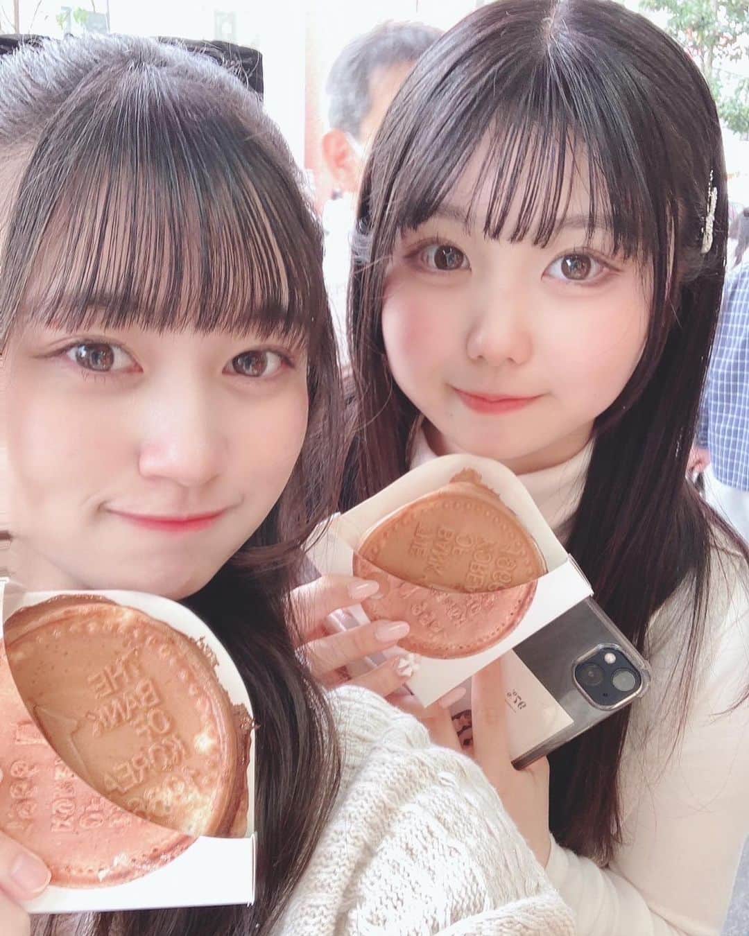 冨永真姫さんのインスタグラム写真 - (冨永真姫Instagram)「こんばんマッキー🧸🌸 今日のshowroomは、 19:30〜やります❕❕ マッキーのインスタ、Twitterから入れるので、 初見さんも遊びに来てほしいな🫶 待ってるね✨✨✨  写真は昨日りのちと新大久保で いっぱい食べて話して楽しい時間を過ごした写真だよ🤳  #シブサンプロジェクト #shibu3project #グリーンクラス #ハーフアップ #新大久保 #10円パン  #トゥンカロン #キンパ #한국 #한식 #최고」4月6日 19時24分 - t_maki1003