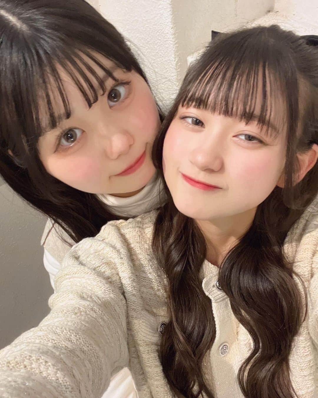冨永真姫さんのインスタグラム写真 - (冨永真姫Instagram)「こんばんマッキー🧸🌸 今日のshowroomは、 19:30〜やります❕❕ マッキーのインスタ、Twitterから入れるので、 初見さんも遊びに来てほしいな🫶 待ってるね✨✨✨  写真は昨日りのちと新大久保で いっぱい食べて話して楽しい時間を過ごした写真だよ🤳  #シブサンプロジェクト #shibu3project #グリーンクラス #ハーフアップ #新大久保 #10円パン  #トゥンカロン #キンパ #한국 #한식 #최고」4月6日 19時24分 - t_maki1003