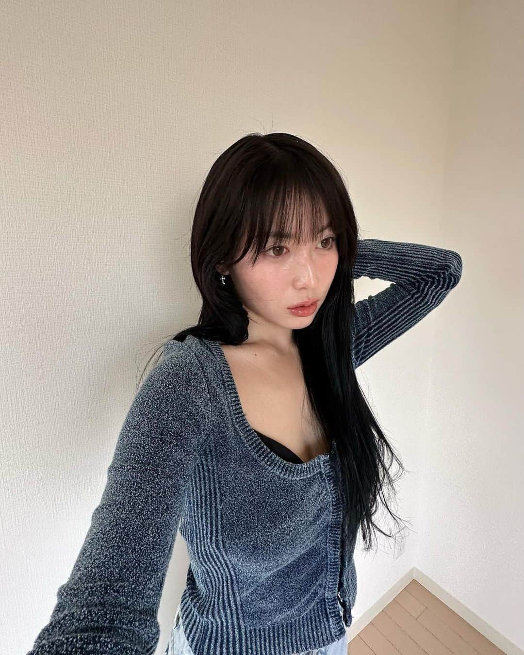 柚月瀬那のインスタグラム：「supa long hairrr by @w___0819 🫰🏻💫㊗️💇🏻‍♀️ ロング復活🙇🏻‍♀️わたるさんに付けてもらうプルエクに出会ってからやっぱりエクステに戻した💁🏻‍♀️だってエクステ最高なんだもん⭐︎」