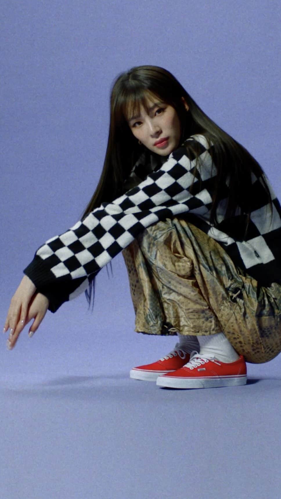 アイリーン・キムのインスタグラム：「#ad From the way we skate to the way we dress, our individual style is an essential element of who we are. It’s the unique way we express ourselves in anything we do. It‘s #OffTheWall. See more at http://vans.com ♥️ @vans」