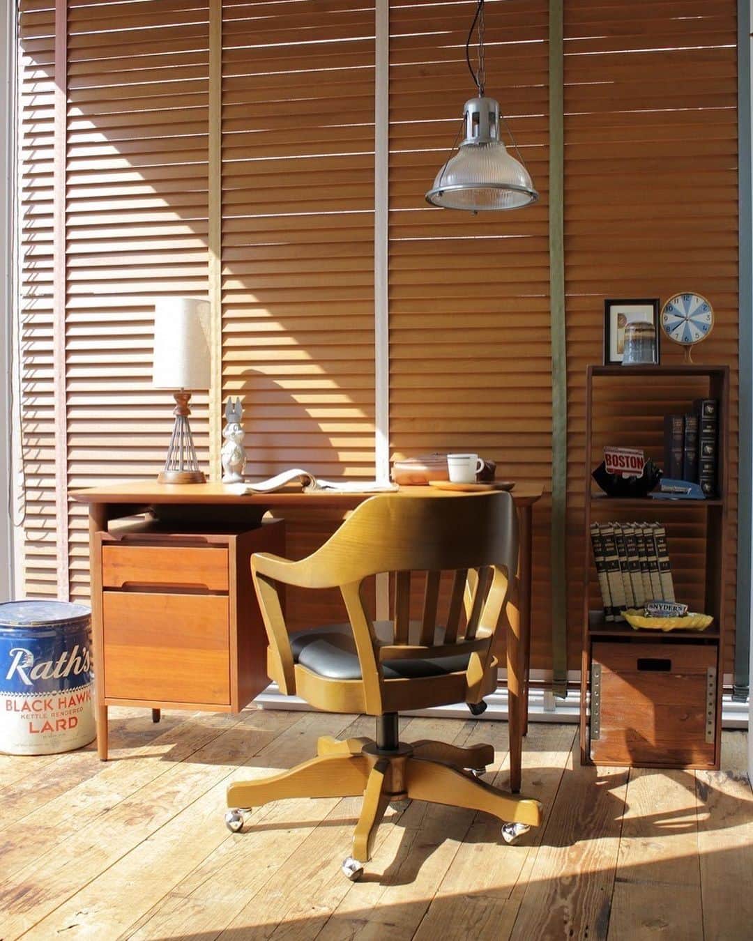 ACME Furnitureのインスタグラム