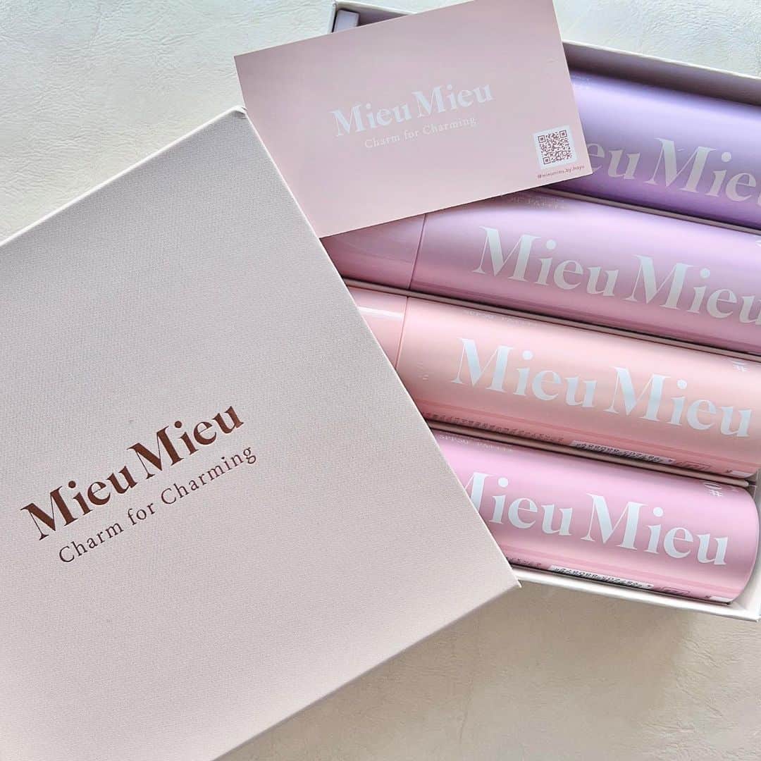 雨宮凜々子のインスタグラム：「【Mieu Mieu -チャーミングシャワー- 】 顔の日焼け止めにも、髪のトリートメントと日焼け止めにも使える万能すぎるスプレーちゃん♡ . . . #mieumieu #ヘアセット #ヘアトリートメント #スプレー #日焼け止め #美容 #pr #コスメ #コスメ紹介」