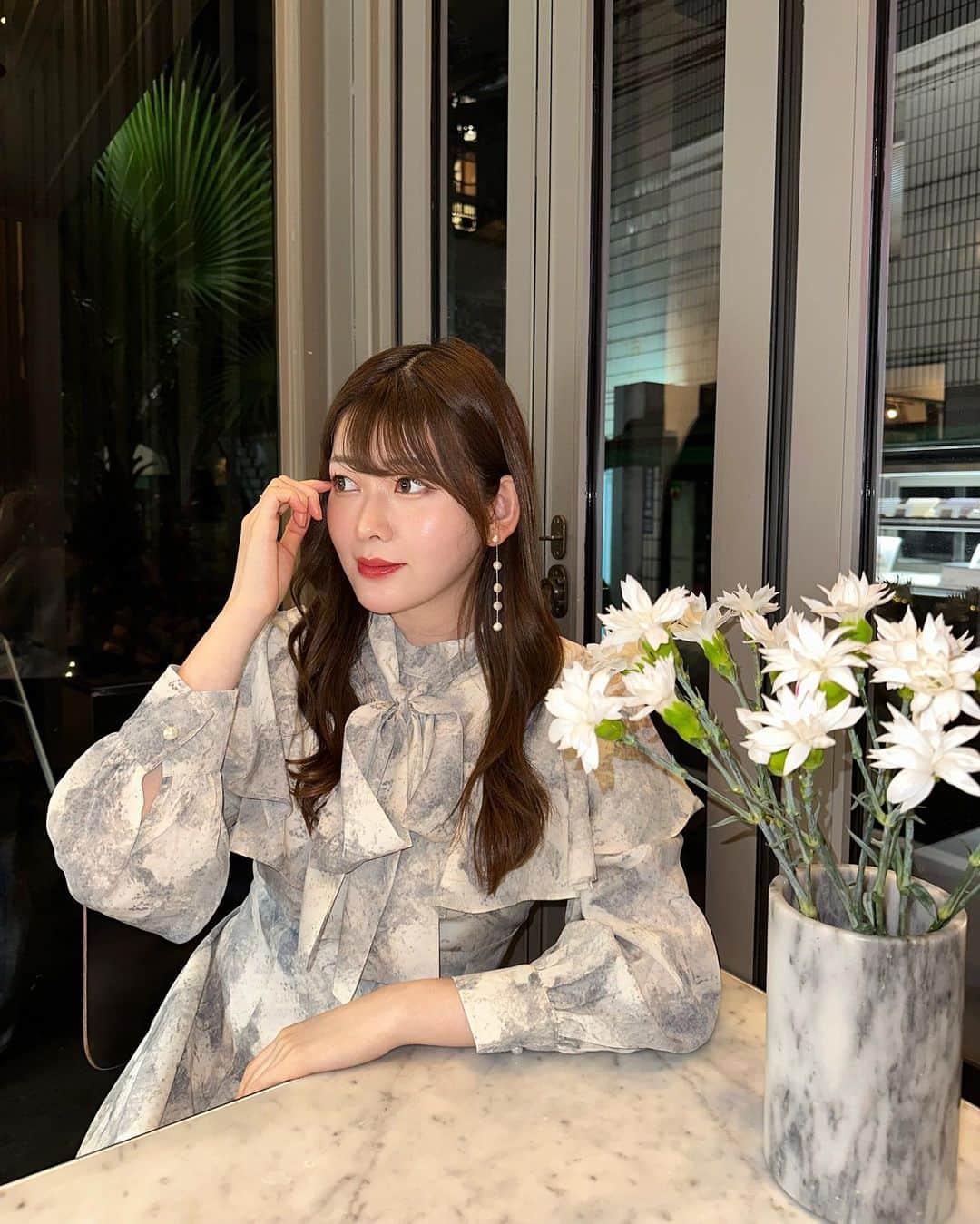 のインスタグラム：「最近またお肌の為に、レーザー治療 復活させました🫶🏻🤍  #エスビューティークリニック で いつもレブライトとイオン導入してる💆‍♀️  やっぱりトーンアップもするし シミや赤みにも効く🥲💗 定期的にまた通います🙋‍♀️🤍  #sbeautyclinic #渋谷美容クリニック #レーザー治療 #美容 #痩身 #痩身クリニック #ダイエット #エステ #美容クリニック #医療痩身 #アンチエイジング #レーザートーニング #レブライト #イオン導入」
