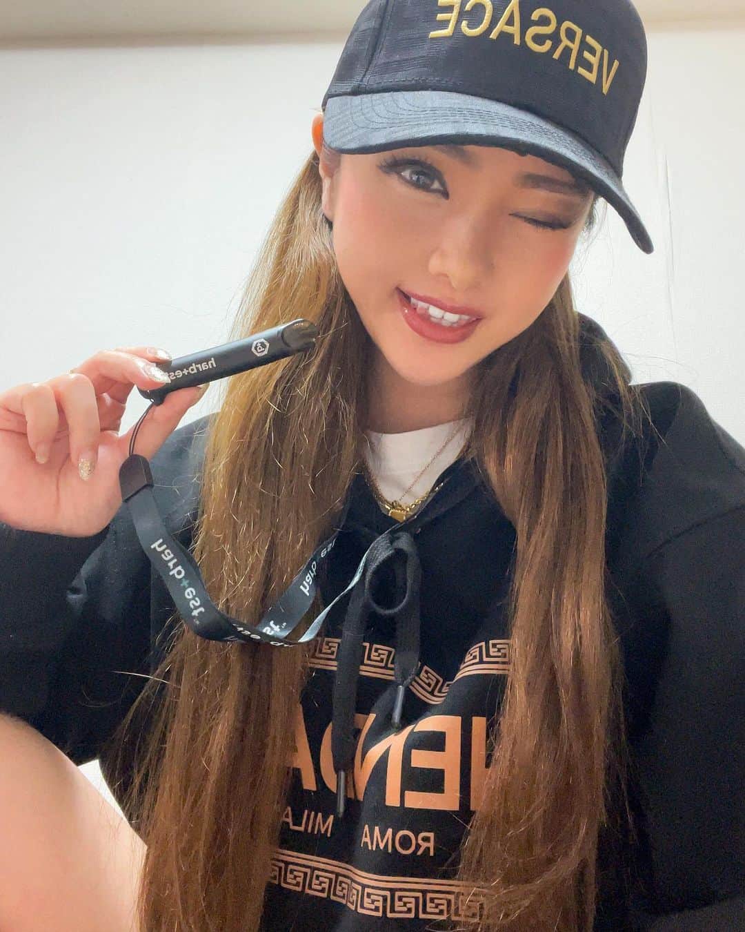 MARIERUさんのインスタグラム写真 - (MARIERUInstagram)「時間を使うのは命を削ってるのと同じ🫶💖 その時間を何に使うかで人生は変わって来る🐥 . . @harb_est  CBDのシーシャ吸いながら深く色々考えてたよ😌 . . もちろんニコチンフリーで味はマンゴー味にしたよ🐬🐠🏖 どこにでも持っていけるし、CBD落ち着く😌見た目めもかっこいい🐥❣️💖 . . #シーシャ  #マンゴー  #シーシャ女子  #シーシャフレーバー  #持ち運びシーシャ  #chromehearts  #片瀬江ノ島  #神奈川県  #江ノ島海岸  #水着  #水着女子  #海開き  #ビキニ女子  #撮影  #cbd  #hiphop  #藤沢  #supremebag  #ビキニガール  #片瀬江ノ島駅  #アーティスト  #ビキニギャル  #followｍe  #followforfollowback  #ダイエット  #お洒落好き  #秩父ミューズパーク  #ageha #インフルエンサー」4月6日 19時59分 - marieru011