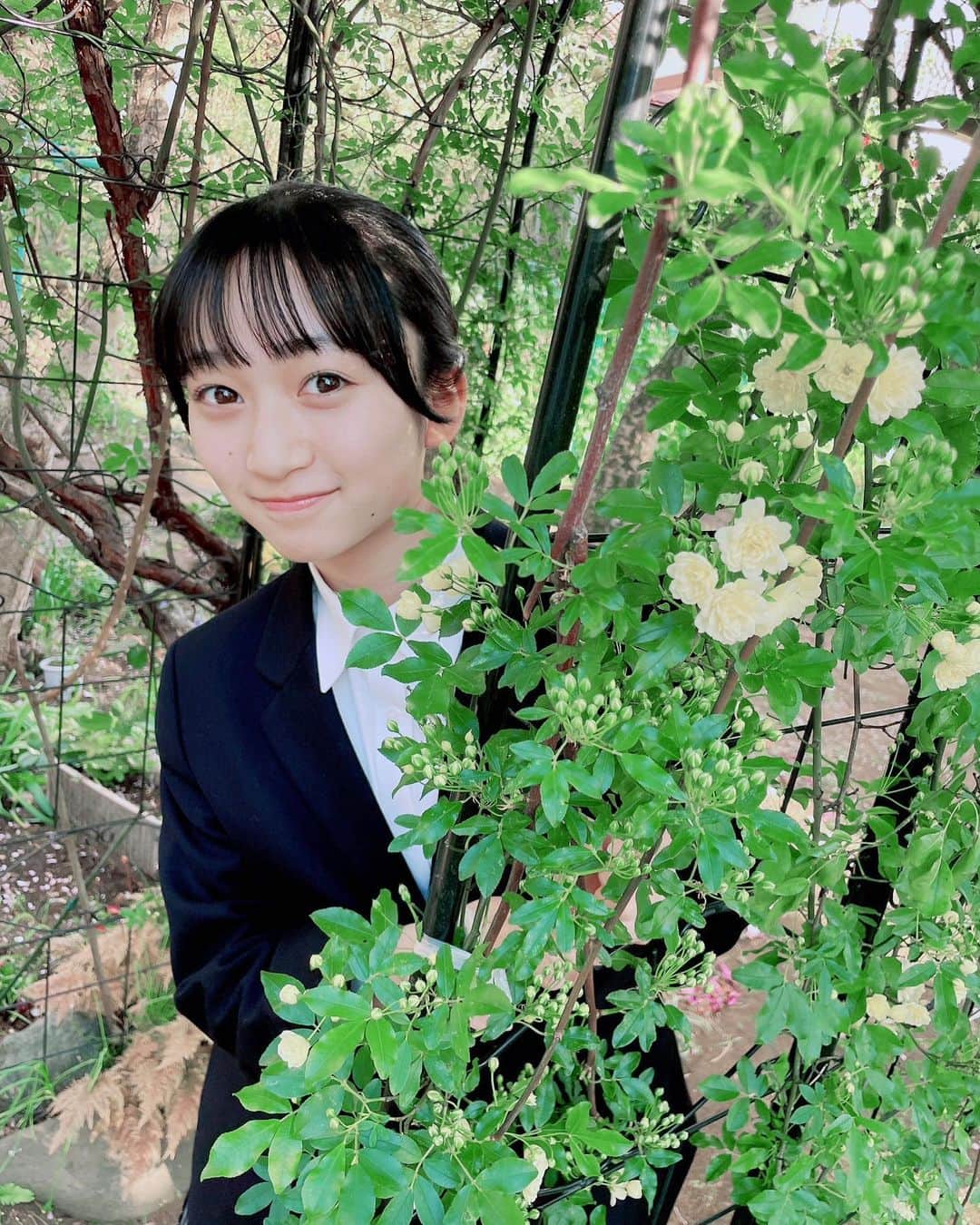 横溝菜帆のインスタグラム：「.  高校入学しました🌸🌸  JKの私もよろしくお願いします☺️  #横溝菜帆」