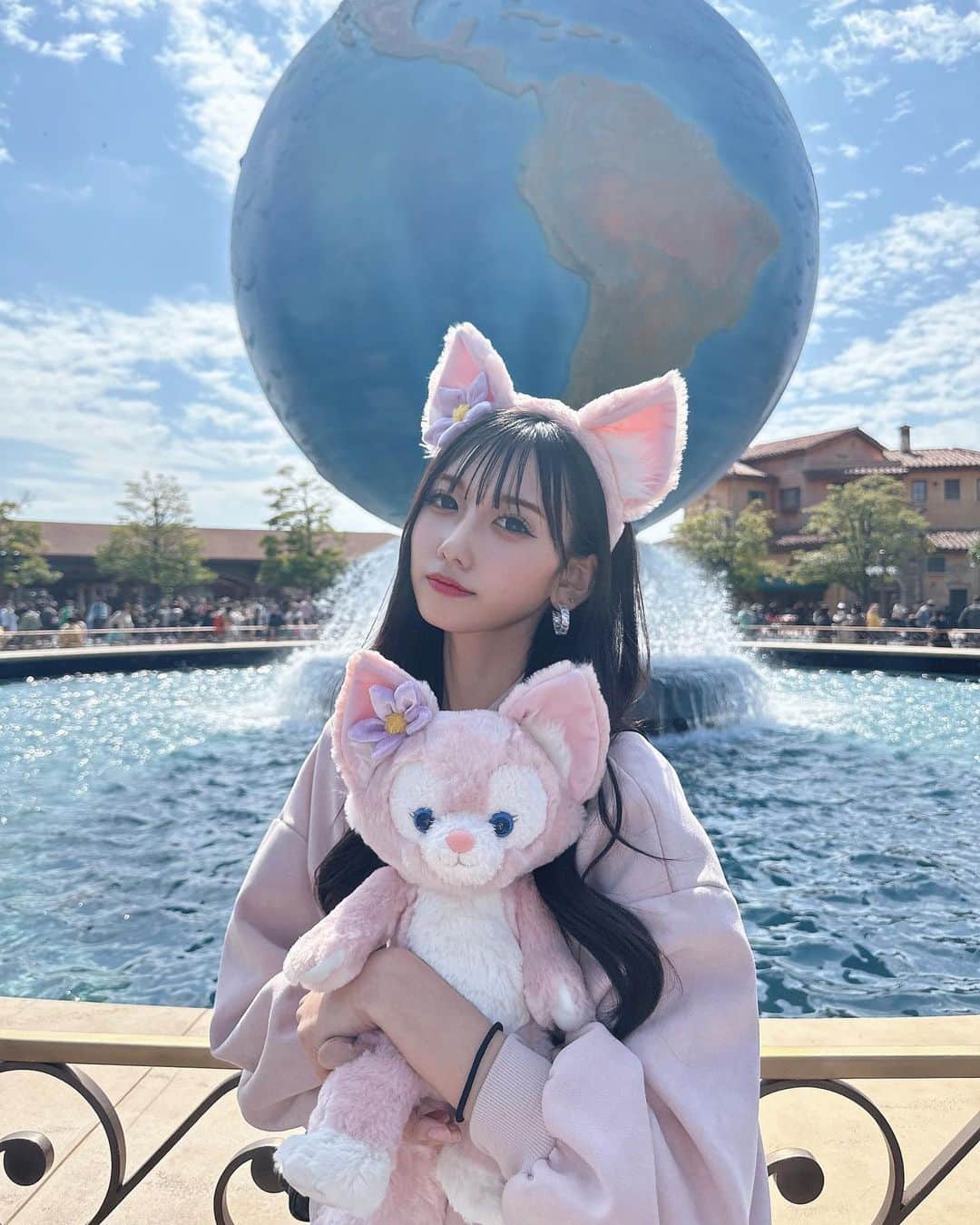 のインスタグラム：「・  #disneysea #disney #ディズニー #ディズニーシー #ディズニーコーデ #リーナベル #リーナベルコーデ #ディズニーカチューシャ #ピンクコーデ #卒業旅行」