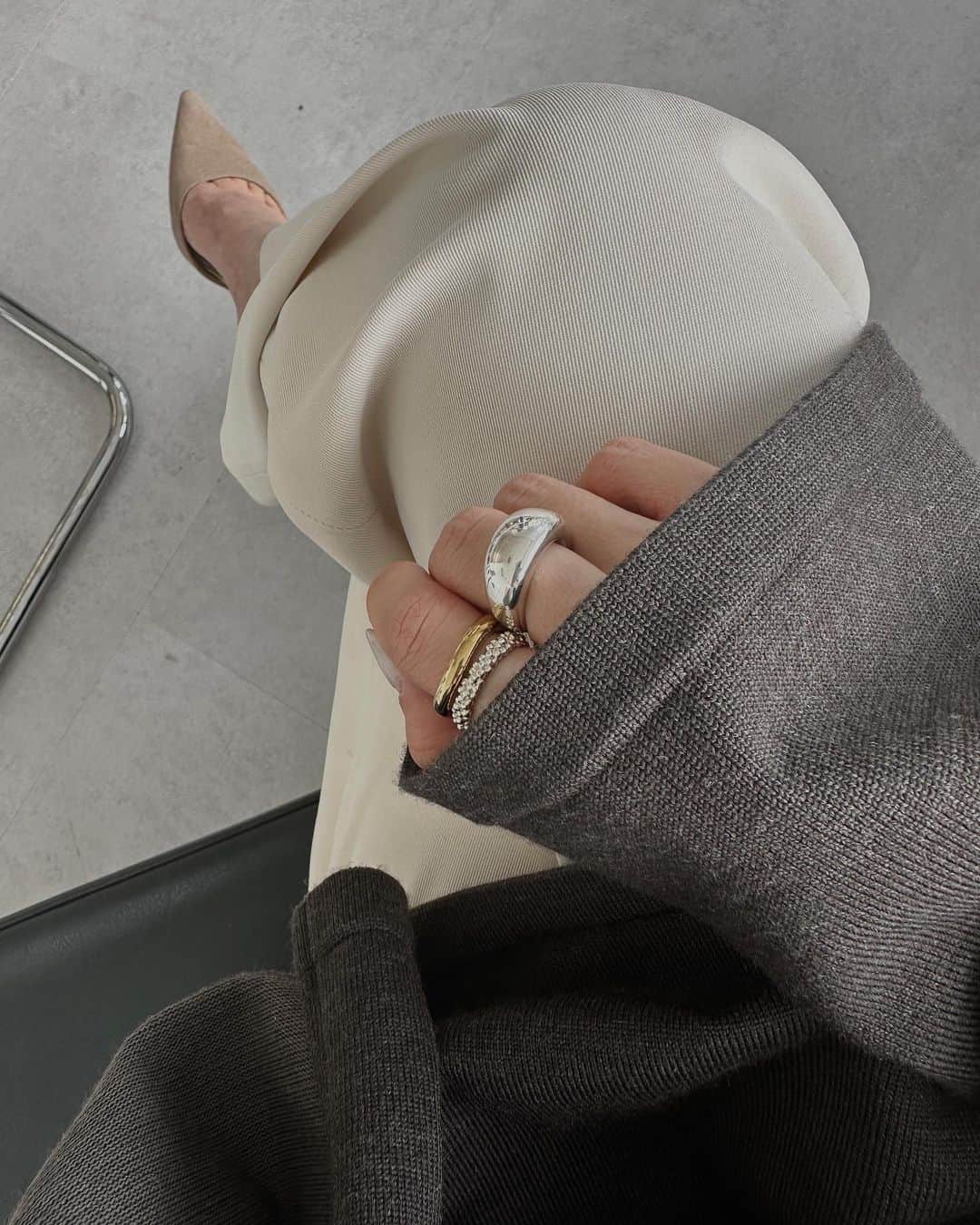 yuさんのインスタグラム写真 - (yuInstagram)「・ ・ @aletta_jewelry_official ティアドロップリング ・ ボリューム感もぽってり感も すごく好み♡ シンプルなお洋服が多いので 存在感あるリングがマスト🫶🏻 ・ ・ #accessories#ring#silverjewelry #accessoryaddict#alettajewelry #アクセサリー#アレッタジュエリー」4月6日 20時18分 - yu.rm
