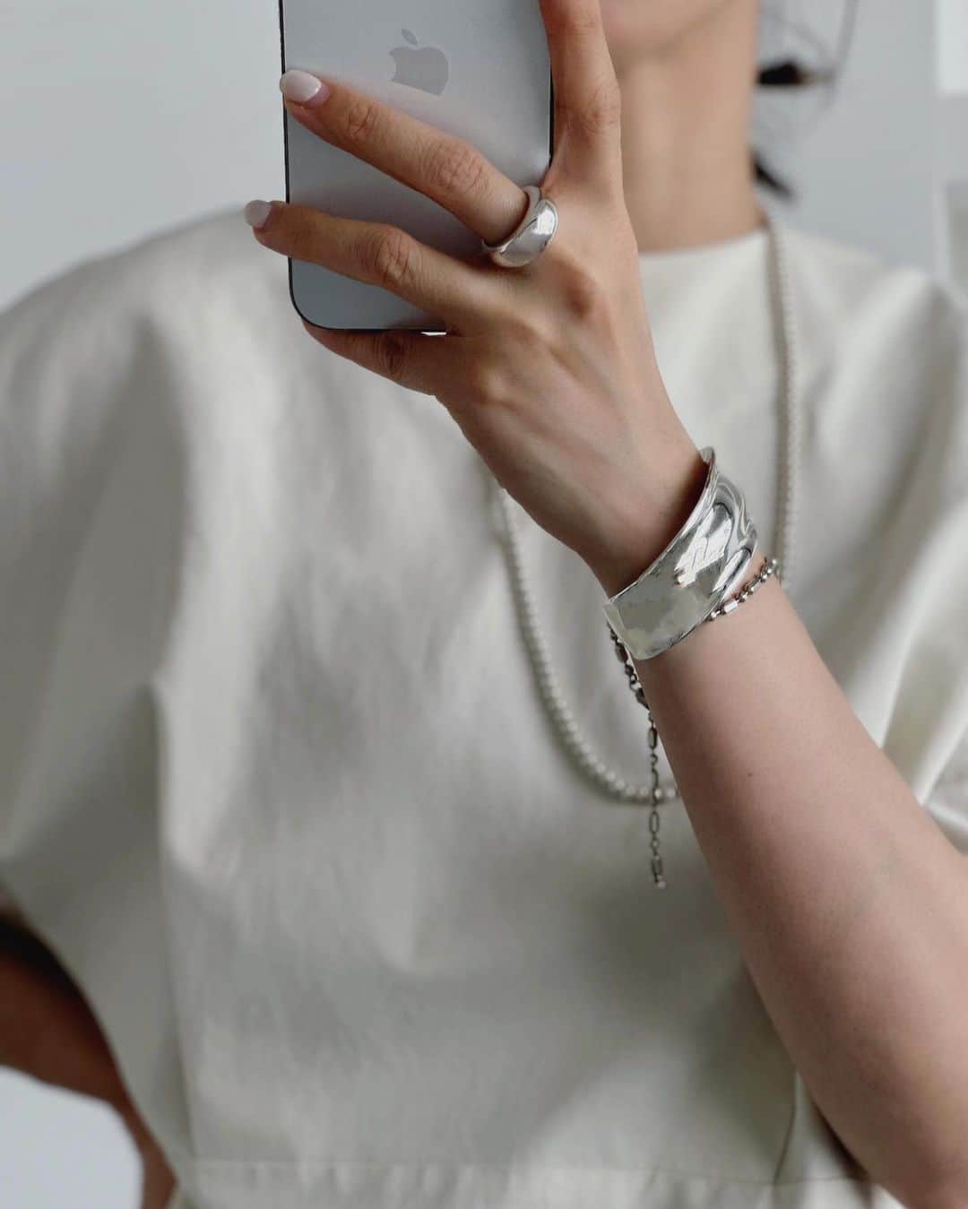 yuさんのインスタグラム写真 - (yuInstagram)「・ ・ @aletta_jewelry_official ティアドロップリング ・ ボリューム感もぽってり感も すごく好み♡ シンプルなお洋服が多いので 存在感あるリングがマスト🫶🏻 ・ ・ #accessories#ring#silverjewelry #accessoryaddict#alettajewelry #アクセサリー#アレッタジュエリー」4月6日 20時18分 - yu.rm