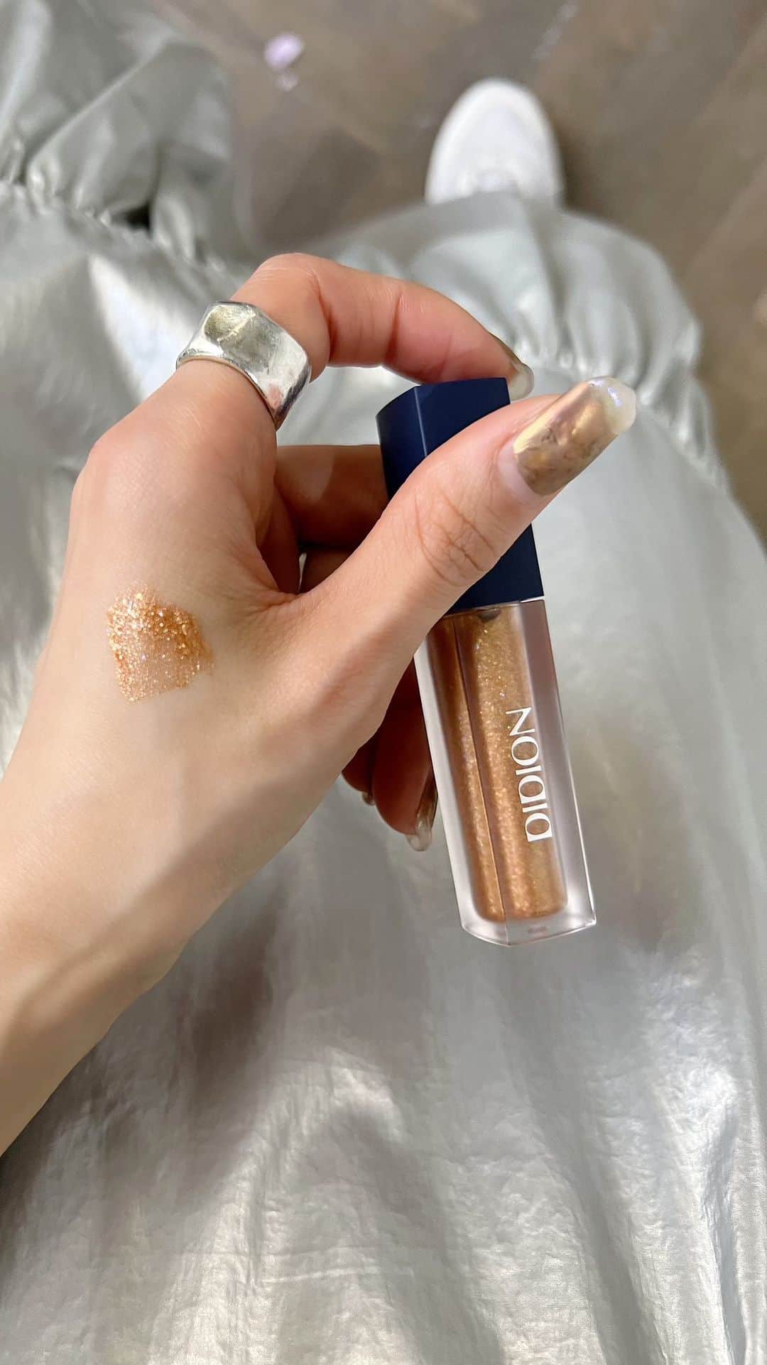 のインスタグラム：「_ @didion_beauty  新作のグリッターをさり気なく✨🌞 MARTEでPOPUP中です！4/9まで✔︎  上手く撮れなかったから消すかもだけど投稿してみる…」
