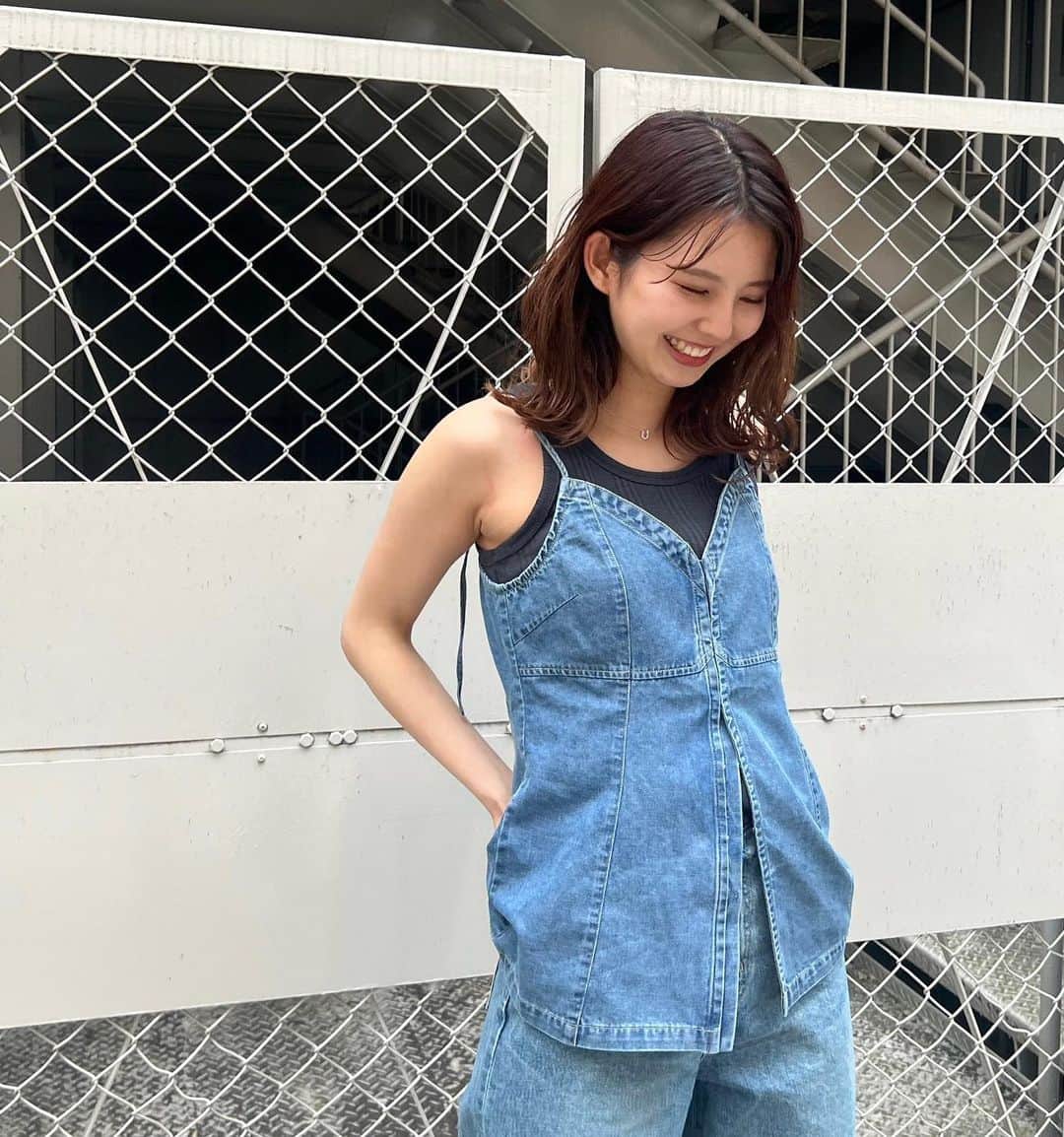 Ungrid staff snapさんのインスタグラム写真 - (Ungrid staff snapInstagram)「staff一推しnew item❤️＿＿＿＿＿  @wakako_sawaoku_ 166cm/24サイズ着用  新作が可愛すぎましたーー🤤 ずっと気になってたデニムビスチェ👖  #デニムデザインキャミ　 ¥9,900(tax in) ブルー  #デザインタックカーブデニム ¥22,000(tax in) ブルー  ___________________________________ 下記 アカウントTOPページリンクより 各サイトをご覧下さい🔗  RUNWAY channel▶︎ @ungrid_official ZOZOTOWN▶︎ @ungrid_staffsnap  #ungrid #ungrid_official  #RUNWAYchannel #zozotown #アングリッド #ungriddenim」4月6日 20時19分 - ungrid_staffsnap