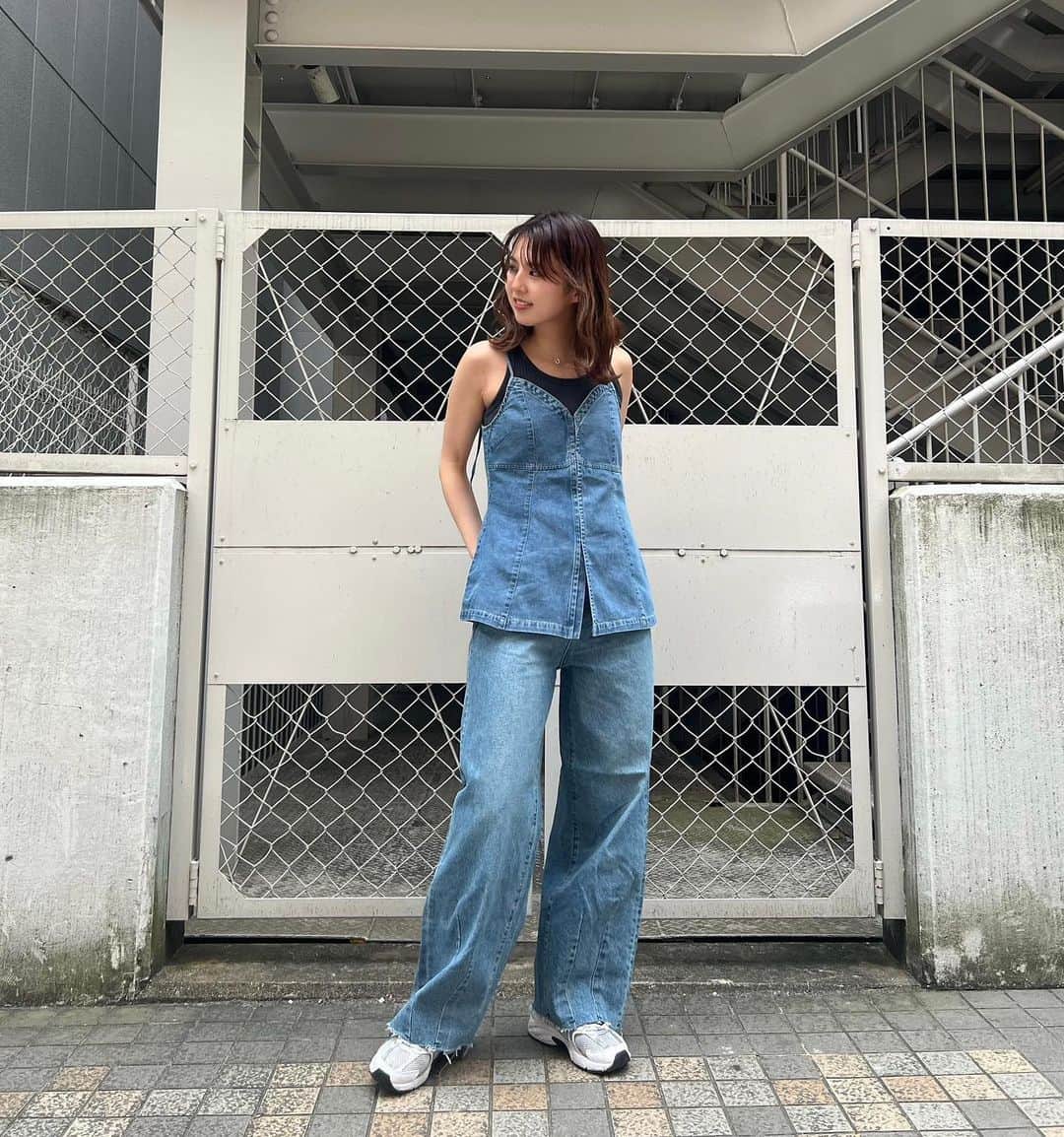 Ungrid staff snapさんのインスタグラム写真 - (Ungrid staff snapInstagram)「staff一推しnew item❤️＿＿＿＿＿  @wakako_sawaoku_ 166cm/24サイズ着用  新作が可愛すぎましたーー🤤 ずっと気になってたデニムビスチェ👖  #デニムデザインキャミ　 ¥9,900(tax in) ブルー  #デザインタックカーブデニム ¥22,000(tax in) ブルー  ___________________________________ 下記 アカウントTOPページリンクより 各サイトをご覧下さい🔗  RUNWAY channel▶︎ @ungrid_official ZOZOTOWN▶︎ @ungrid_staffsnap  #ungrid #ungrid_official  #RUNWAYchannel #zozotown #アングリッド #ungriddenim」4月6日 20時19分 - ungrid_staffsnap