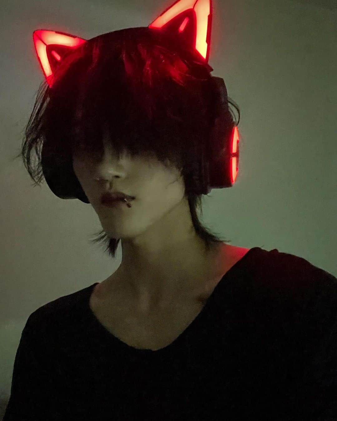 Takumaさんのインスタグラム写真 - (TakumaInstagram)「いつも部屋真っ暗 . 🎧@yowu.chan」4月6日 20時30分 - _ciel_0