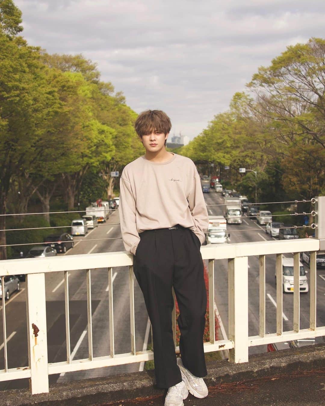 橋本裕太のインスタグラム：「新生活が始まった皆さん、 何事も、やってしまった後悔より、やらなかった後悔の方が引きずると思うんだ。僕は。 だから、全力でね！！！」