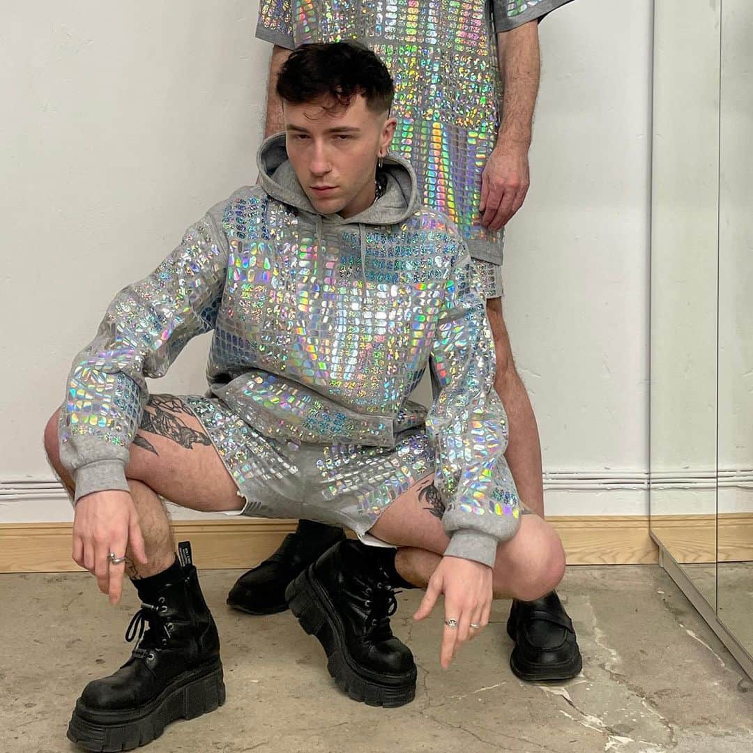 スタースタイリングのインスタグラム：「Bad boys love disco 🪩   #badboys #lovedisco #ilovecolors」