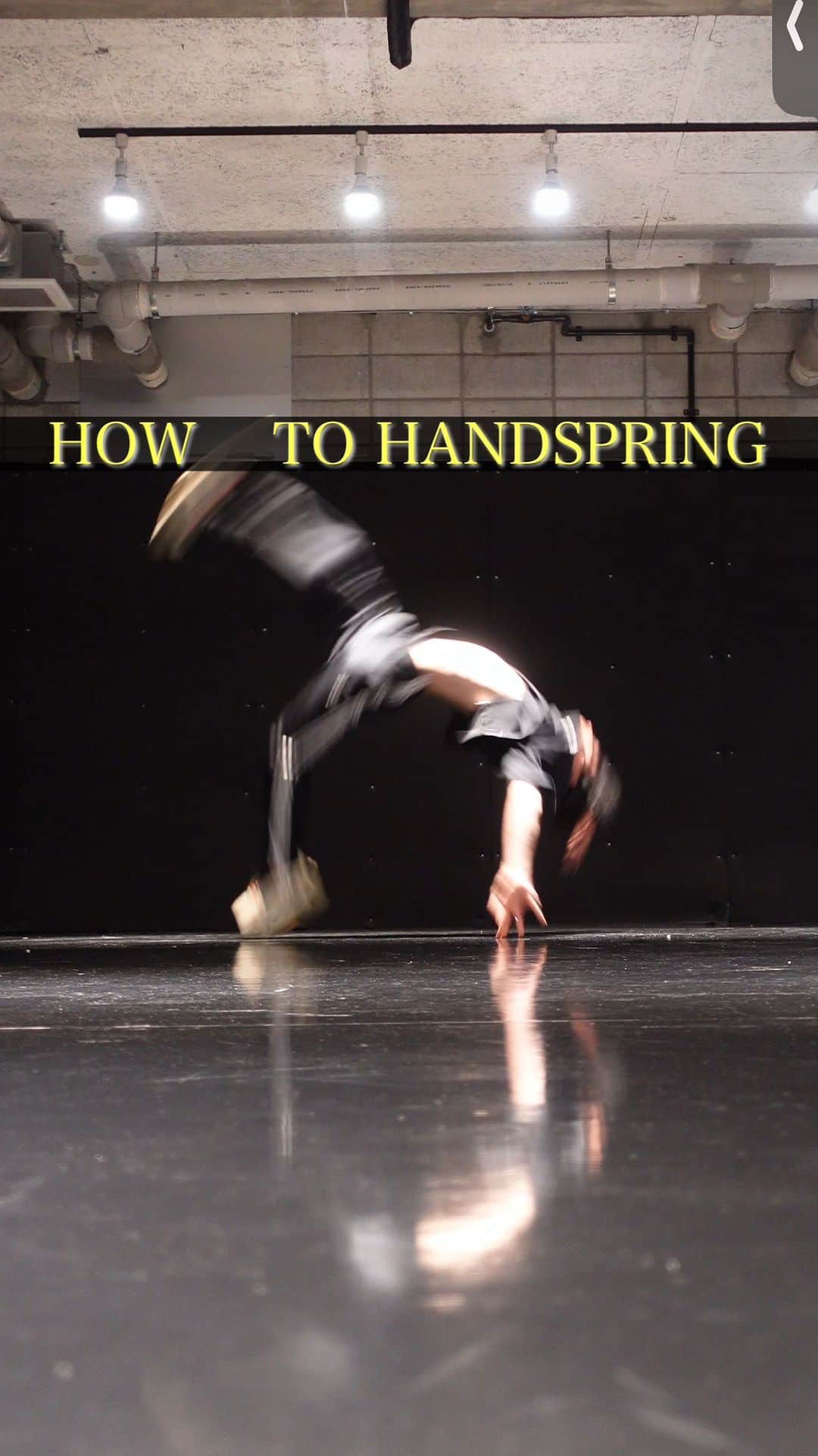 asukaのインスタグラム：「The easy way to learn 【HANDSPRING 】  Everybody can do this skill 🔥  What do you think?🤔  Lectured by @bboy_asuka   If you can master it, let me know in the comments😉 ↓↓↓↓  #dance #breaking #breakdance #bboy #powermove #powermoves #acrobatics #tricking #parkour #gymnastics #movement #capoeira #超人」