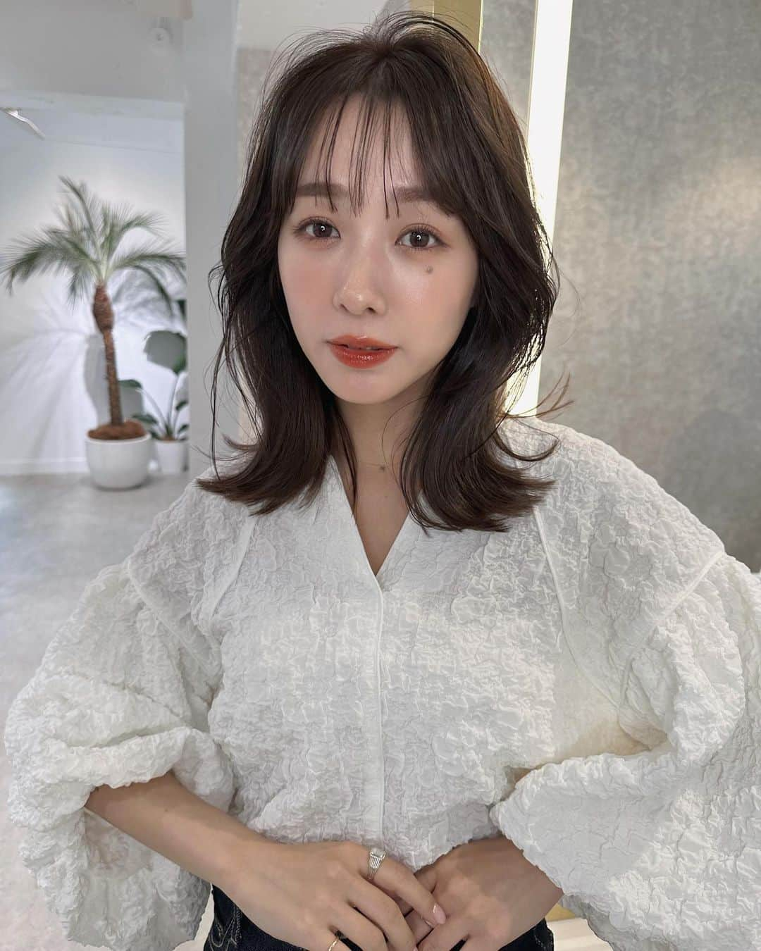 前田希美（まえのん）さんのインスタグラム写真 - (前田希美（まえのん）Instagram)「new hair🩵  Beach graige というカラーです。 新色みたいで、るんるん。  じゅんさんいっつも褒めてくださるので 気分もるんるん。  ありがとうございます~︎☺︎  ずっと着たかったお洋服もやっと着れた~‪‪❤︎‬  パンツは @n_with_official 👖🩵   #shima #shimaaoyama  #beachgraige  #hair  #春カラー」4月6日 20時47分 - maeda_nozomi