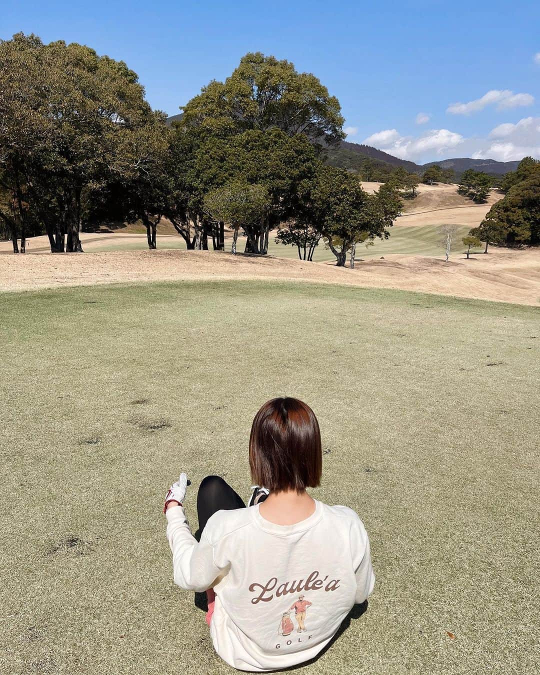 森山菜々のインスタグラム：「. 🏌️🌳☀️ 髪切りすぎたなぁ〜〜〜」