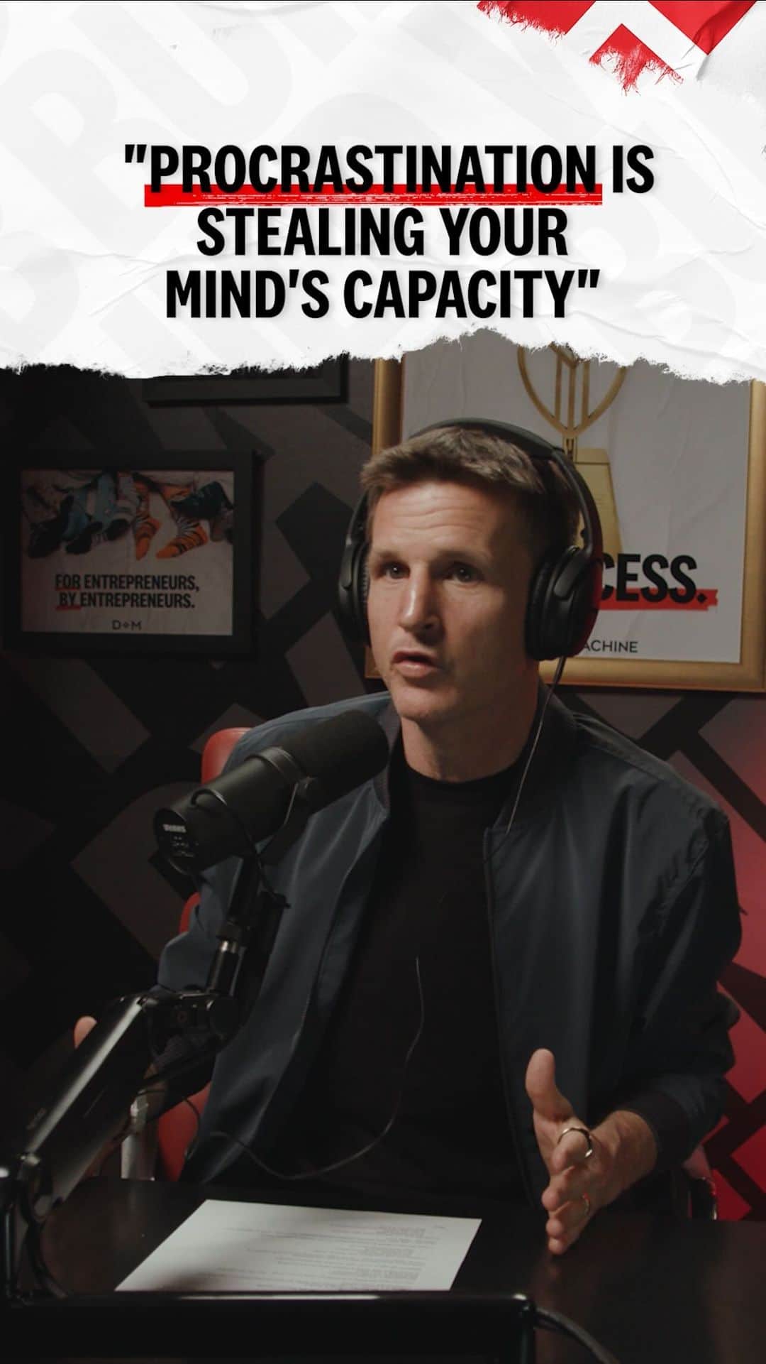 ロブ・ディアデックのインスタグラム：「Procrastination is preventing you from creating a better future for yourself.  Whether it’s a conversation with a loved one, an email in your inbox or a project due in two weeks, handle it promptly and regain your capacity to be present and work towards your goals.  #BuildWithRob Episode 93」