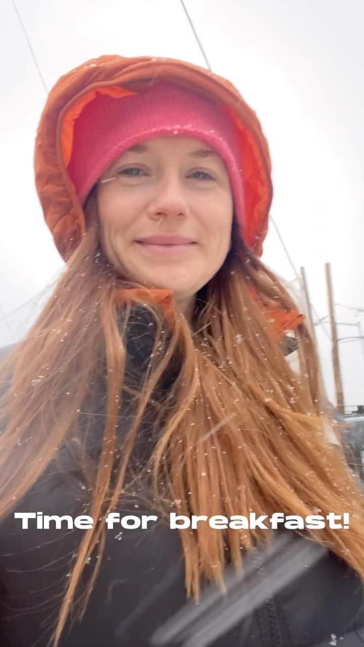 ボニー・ライトのインスタグラム：「For our Earth Month special Guest Editor @thisisbwright shares her morning routine whilst on the road ☕   Living sustainably needn’t be overwhelming or expensive, as Bonnie demonstrates so effortlessly. So, if this has inspired you to start living more planet-friendly, at the link in bio, we’ve rounded up 43 ways to incorporate eco practices into your everyday.」