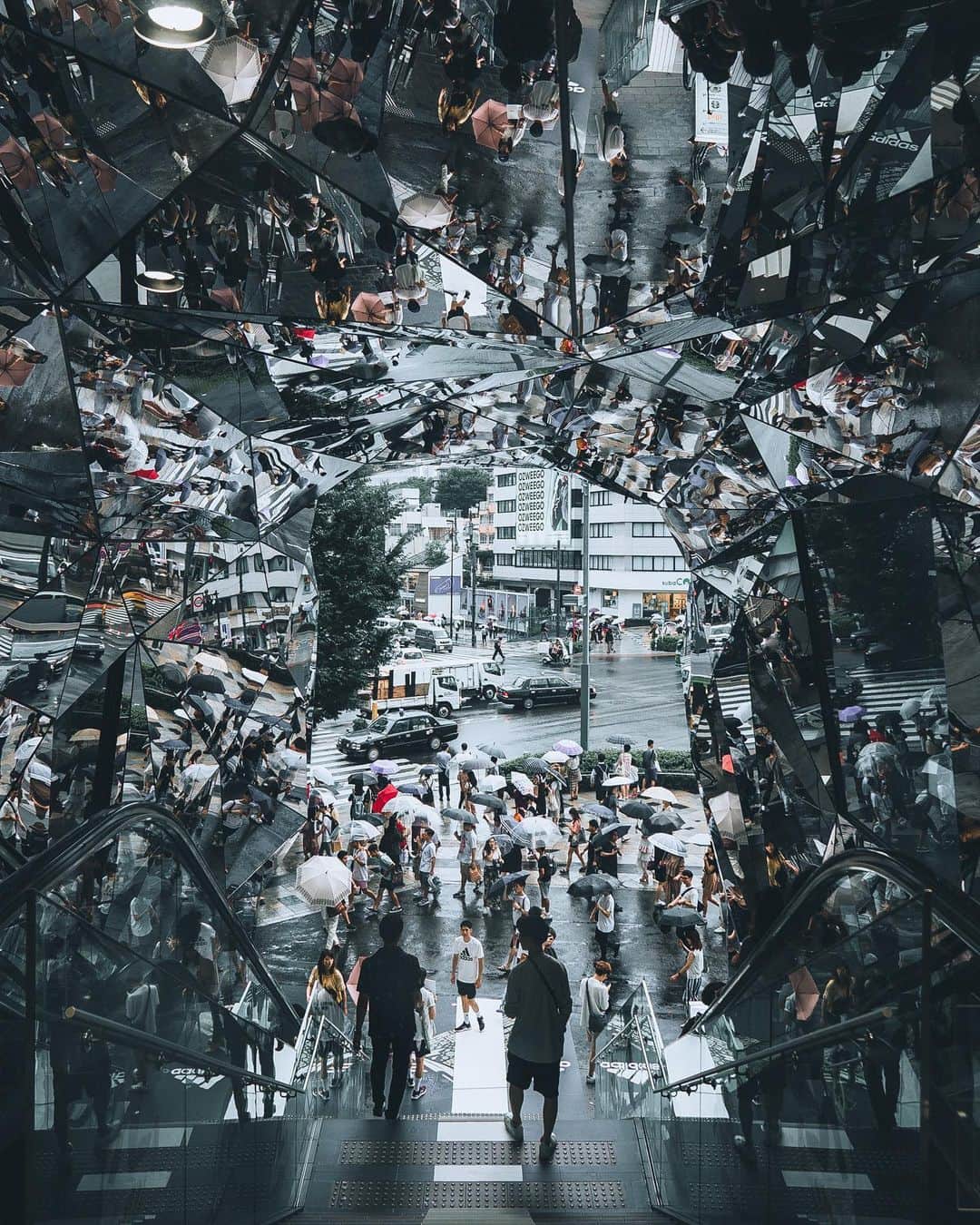 Thomas Kakarekoのインスタグラム：「Tokyo, a remarkable city with rich cultural experiences. After two memorable visits, I am planning a return later this year to appreciate the metropolis during the fall season.  #tokyo」
