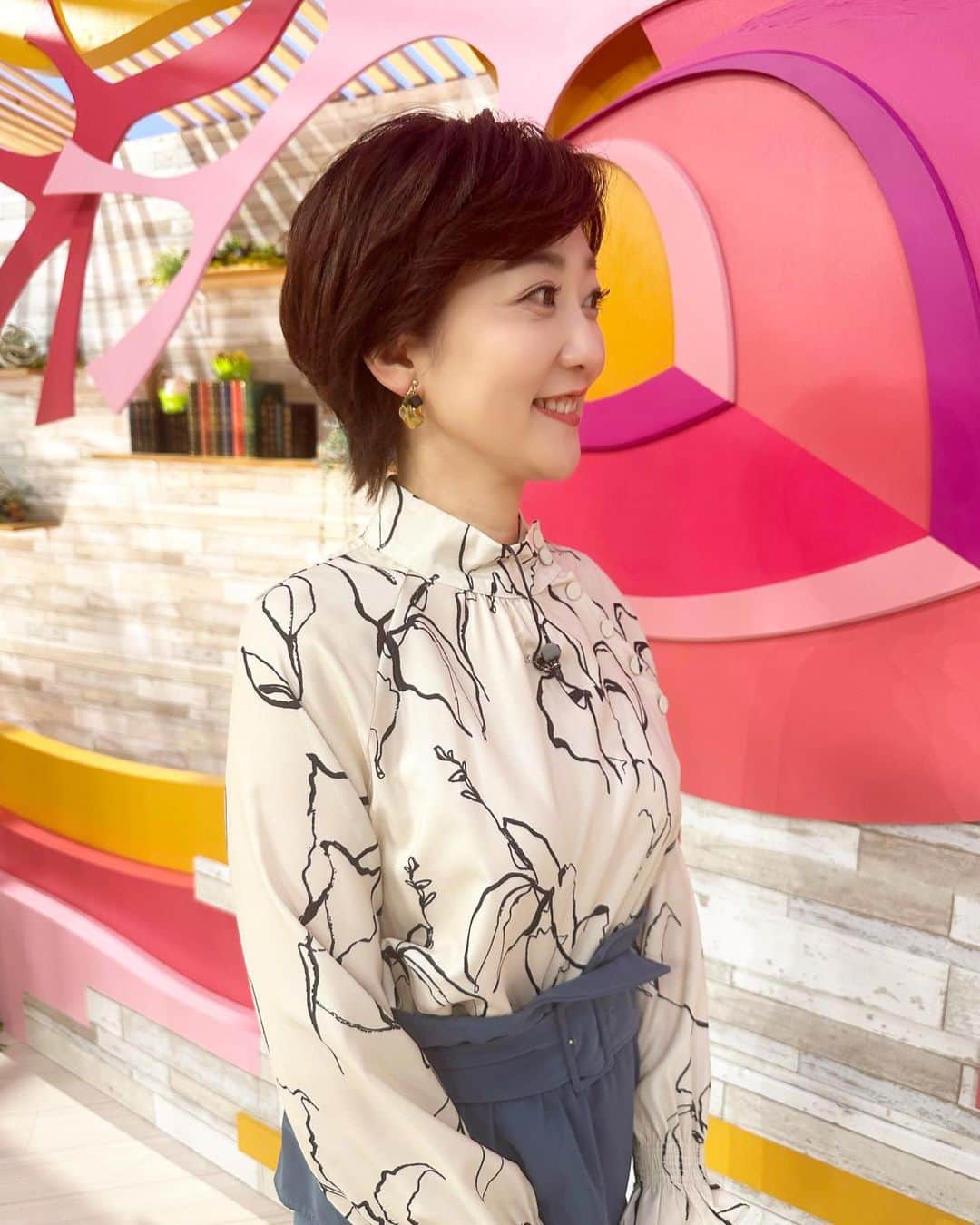 のインスタグラム：「今日のアクセサリーも @rirufura さんでした。明日は小中学校で始業式ですね。県立高校は入学式。気持ちも新たに新生活、楽しみたいですね。」