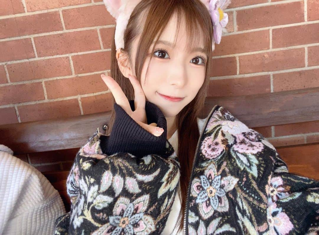 天音ゆいのインスタグラム：「インキャなのでピースしかポーズのバリエーションがありません」