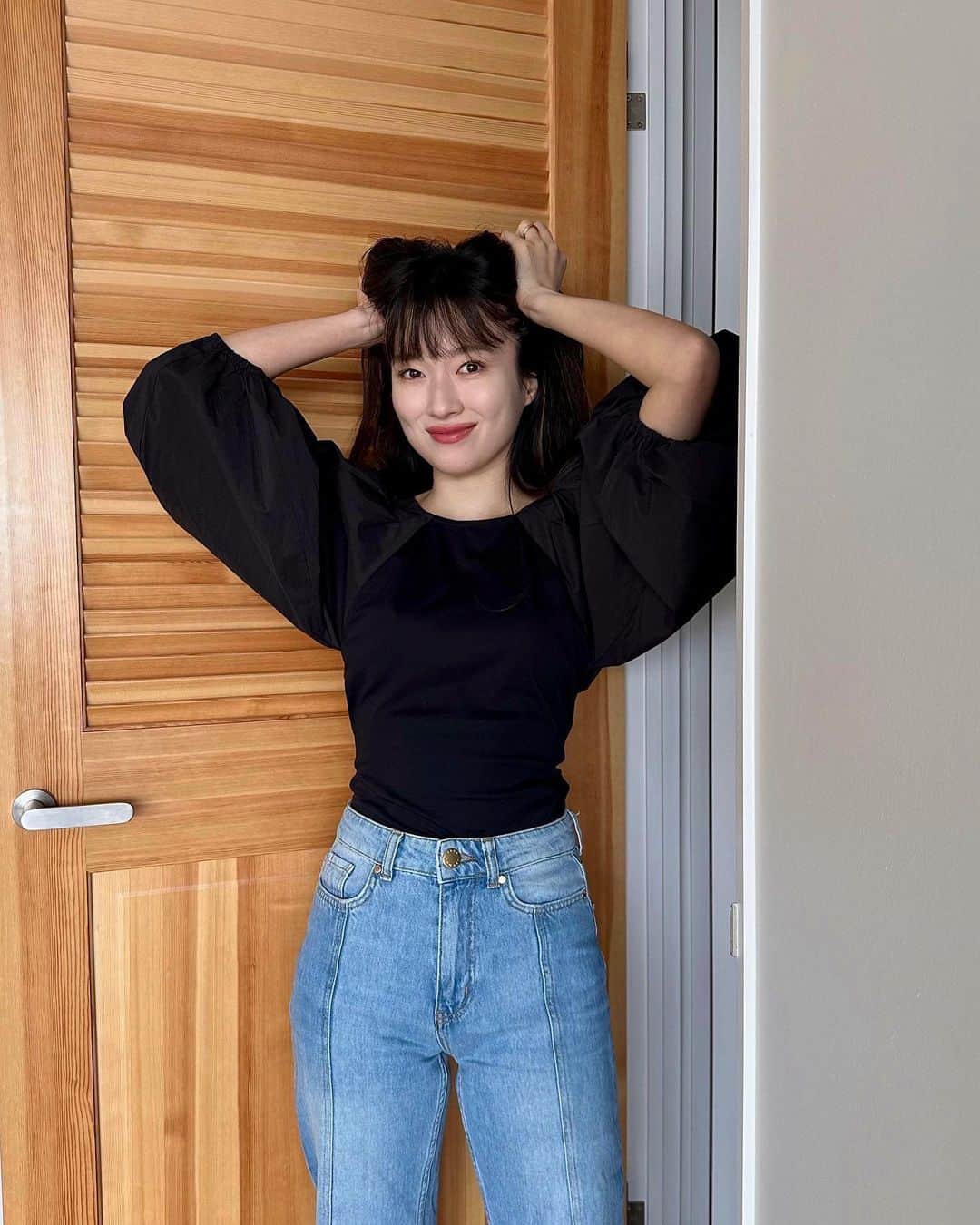 吉竹美聡のインスタグラム：「なんて可愛いらしいボディスーツ...!🏹🖤 着心地も良くてどこから見ても可愛いし 大好きなデニムとの相性も👌🏽とにかく好きな1枚です🐈‍⬛✨」