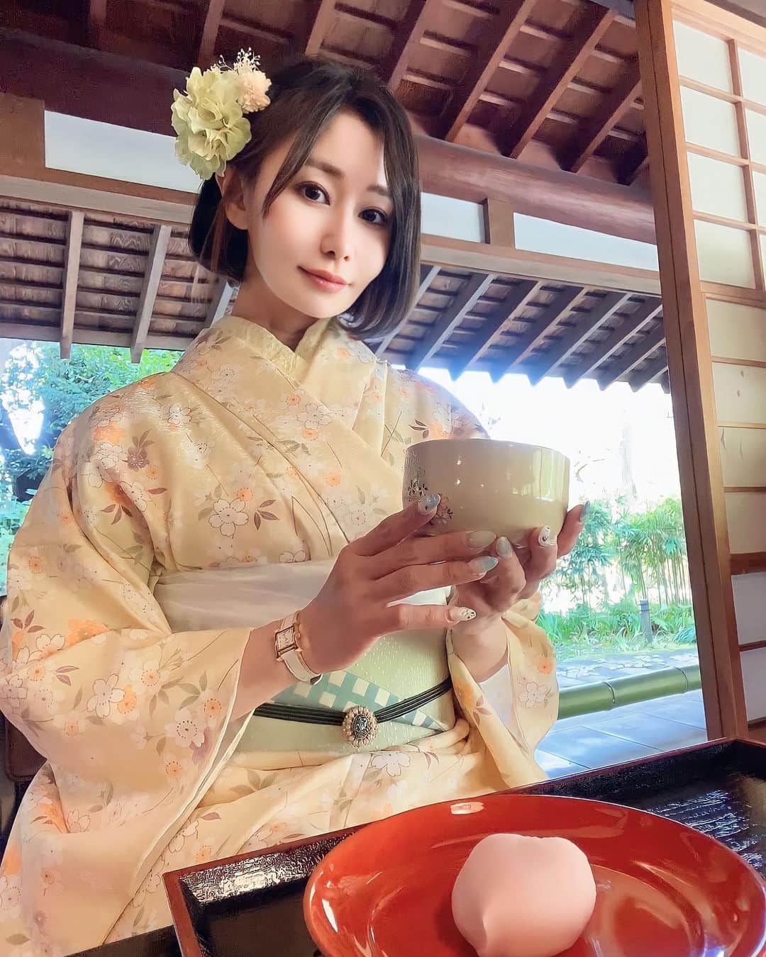 明里ともかのインスタグラム：「思い立ったら吉日🌸 好奇心に忠実に生きたい。 人生なんてあっという間でございます。」