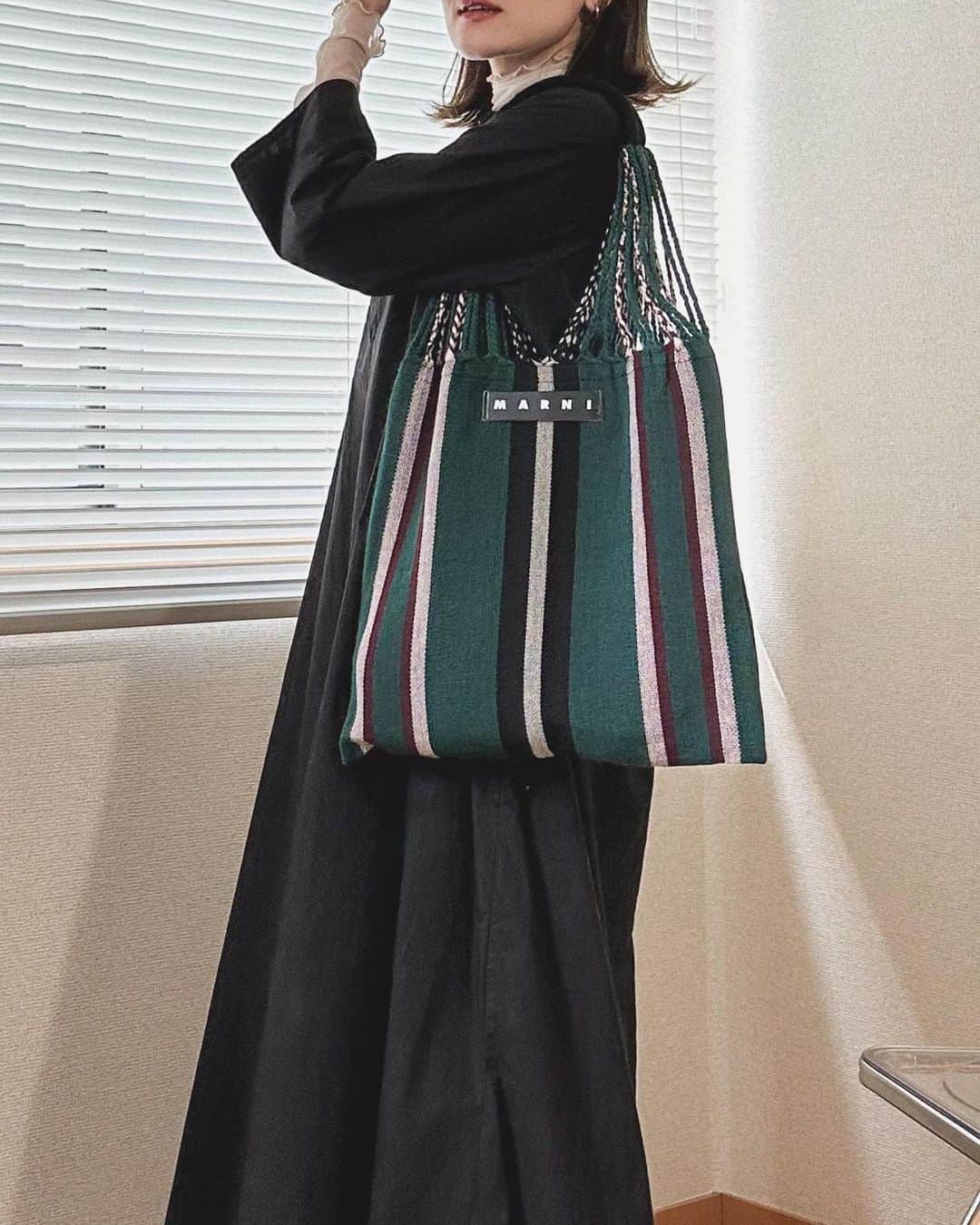 かほこ。さんのインスタグラム写真 - (かほこ。Instagram)「ㅤㅤㅤㅤㅤㅤㅤㅤㅤㅤㅤㅤㅤ ㅤㅤㅤㅤㅤㅤㅤㅤㅤㅤㅤㅤㅤ outer : #yuw dress : #used inner : #junoah bag : #marni #marnimarket sneakers : #810s ㅤㅤㅤㅤㅤㅤㅤㅤㅤㅤㅤㅤㅤ ずるずるワンピにずるずるコート♡ シンプルな分、MARNI MARKETのバッグでアクセントを😌 ㅤㅤㅤㅤㅤㅤㅤㅤㅤㅤㅤㅤㅤ #kaho_fashion」4月6日 21時19分 - xxokohakxx