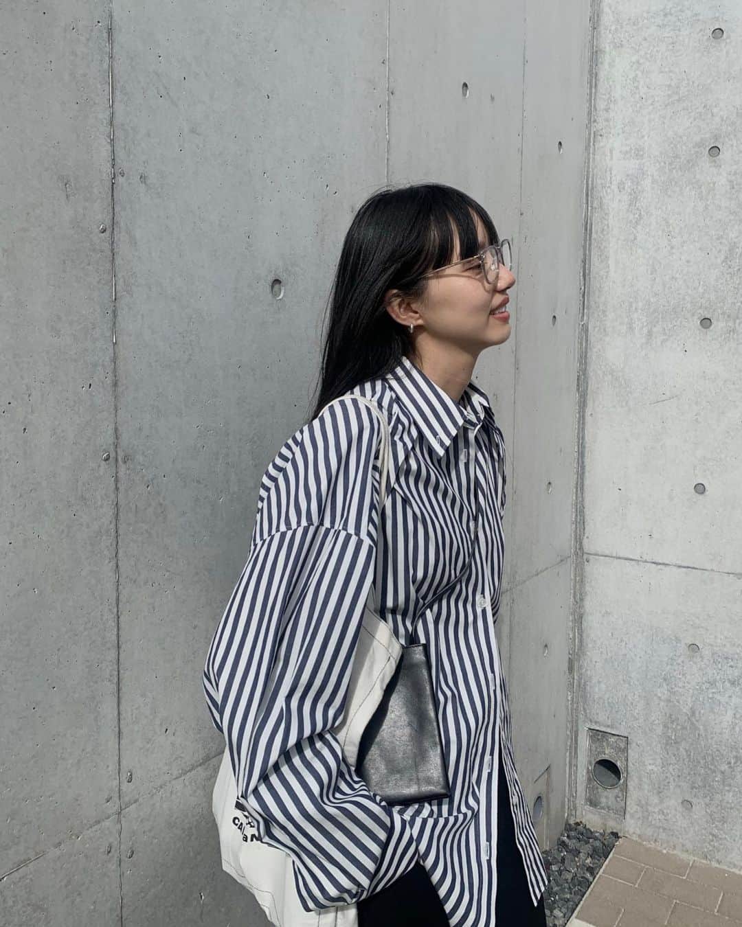 Shiho Sasakiさんのインスタグラム写真 - (Shiho SasakiInstagram)「ブルーストライプが好きすぎて ローソンの制服着こなせる自信あります👔🤚🏻  #私服」4月6日 21時21分 - shihomurata0718