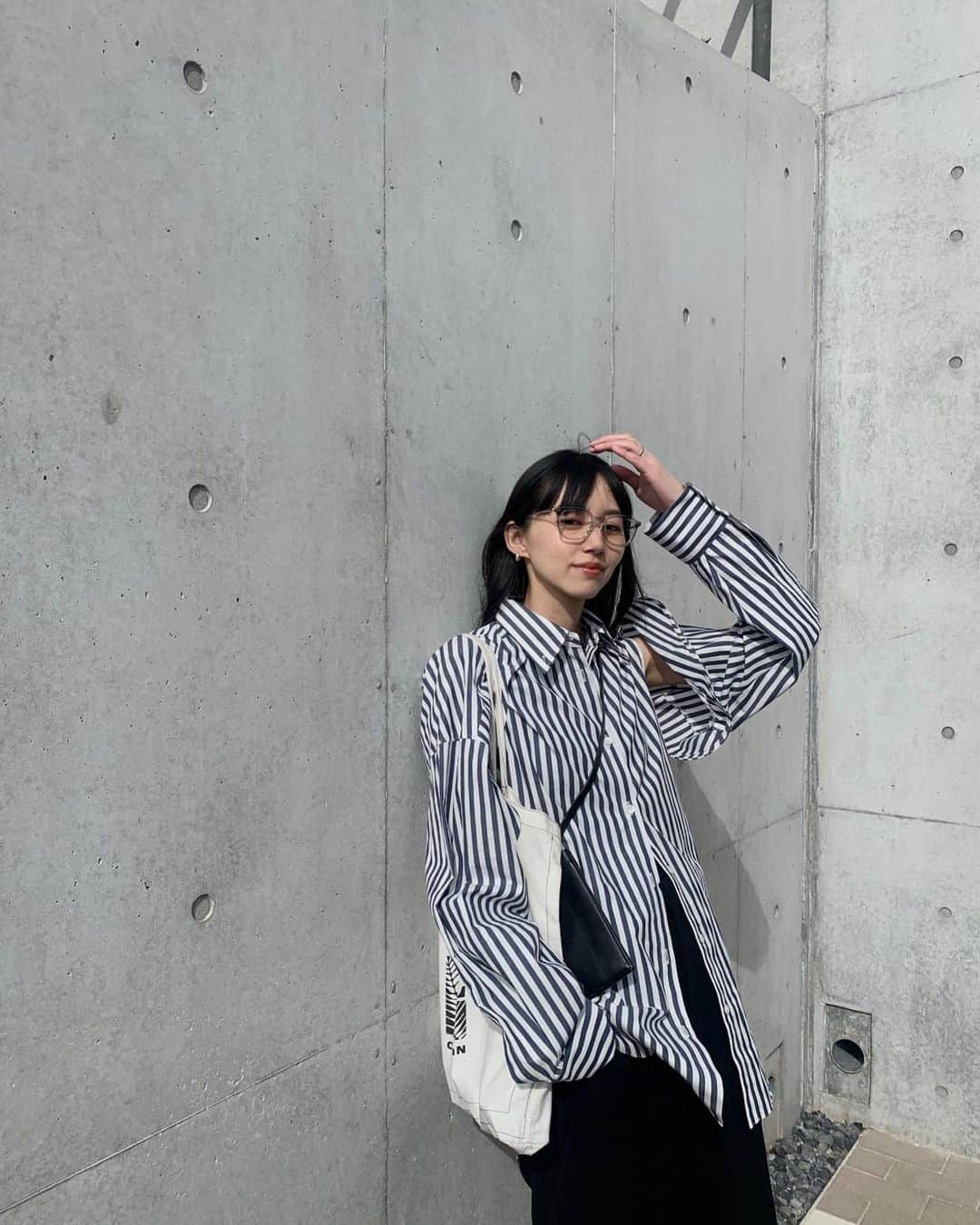Shiho Sasakiさんのインスタグラム写真 - (Shiho SasakiInstagram)「ブルーストライプが好きすぎて ローソンの制服着こなせる自信あります👔🤚🏻  #私服」4月6日 21時21分 - shihomurata0718