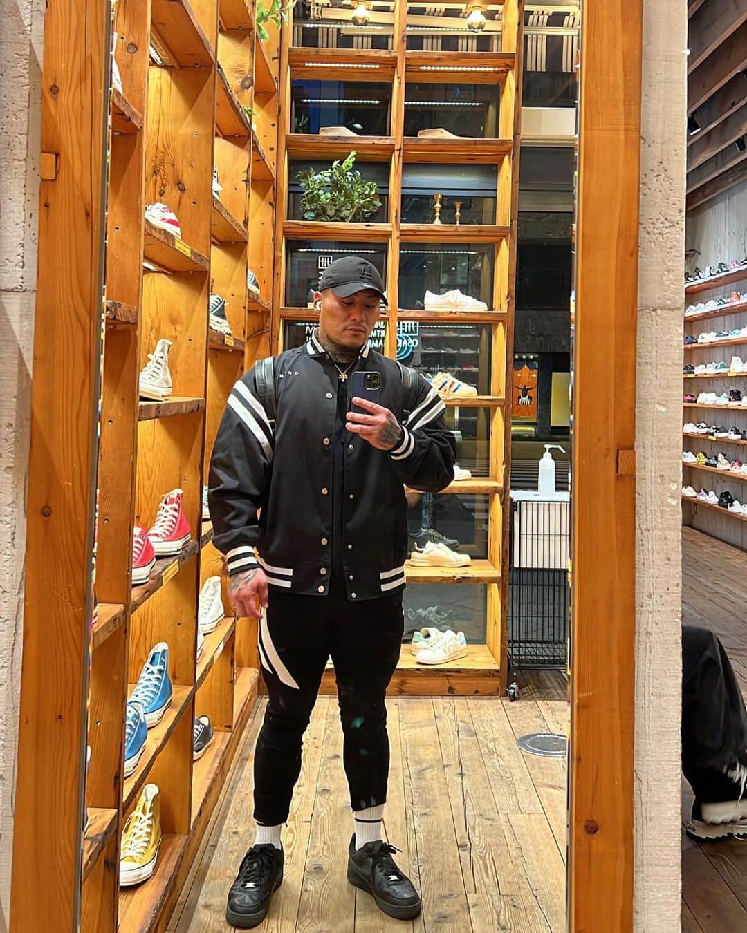 のインスタグラム：「#fitness#tattoo#japanesetattoo#sneakers#workout  SNSで自分を知ってもらえて、実物や生でみられることも多くなってきたのでその時にガッカリされないように実物のリアルに拘って今日も生きます。」