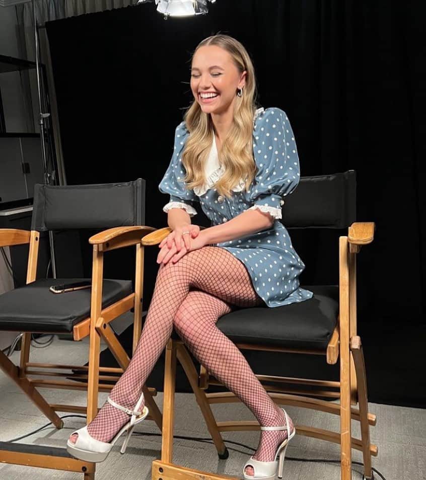 CALZEDONIAさんのインスタグラム写真 - (CALZEDONIAInstagram)「SPOTTED | @madisoniseman wearing our Fishnet Tights!   #calzedonia #Spotted」4月6日 21時34分 - calzedonia