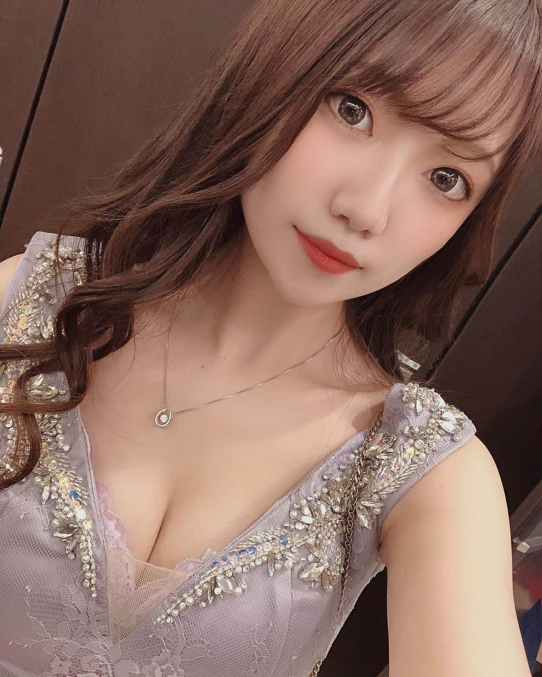 朝比奈かおりのインスタグラム：「🤍🤍🤍  髪が長かった時の🐰  このくらいに戻すっ！！予定！！  ロングもショートも好きだから 髪の毛がツヤツヤのうちにまた ロング堪能したいなーて🫧🫧🫧  また満足したらショートにする  #シティーグループ #ラピュタ #札幌 #さっぽろ #ススキノ#キャバクラ #キャバ嬢 #キャバクラ嬢 #キャバ #ホステス #ガールズバー #ラウンジ #すすきのキャバクラ #ショートヘア #すすきのグルメ #札幌観光 #美人 #美女 #可愛い #可愛い女の子 #かわいい女の子 #銀座 #北新地 #錦 #中洲#六本木」