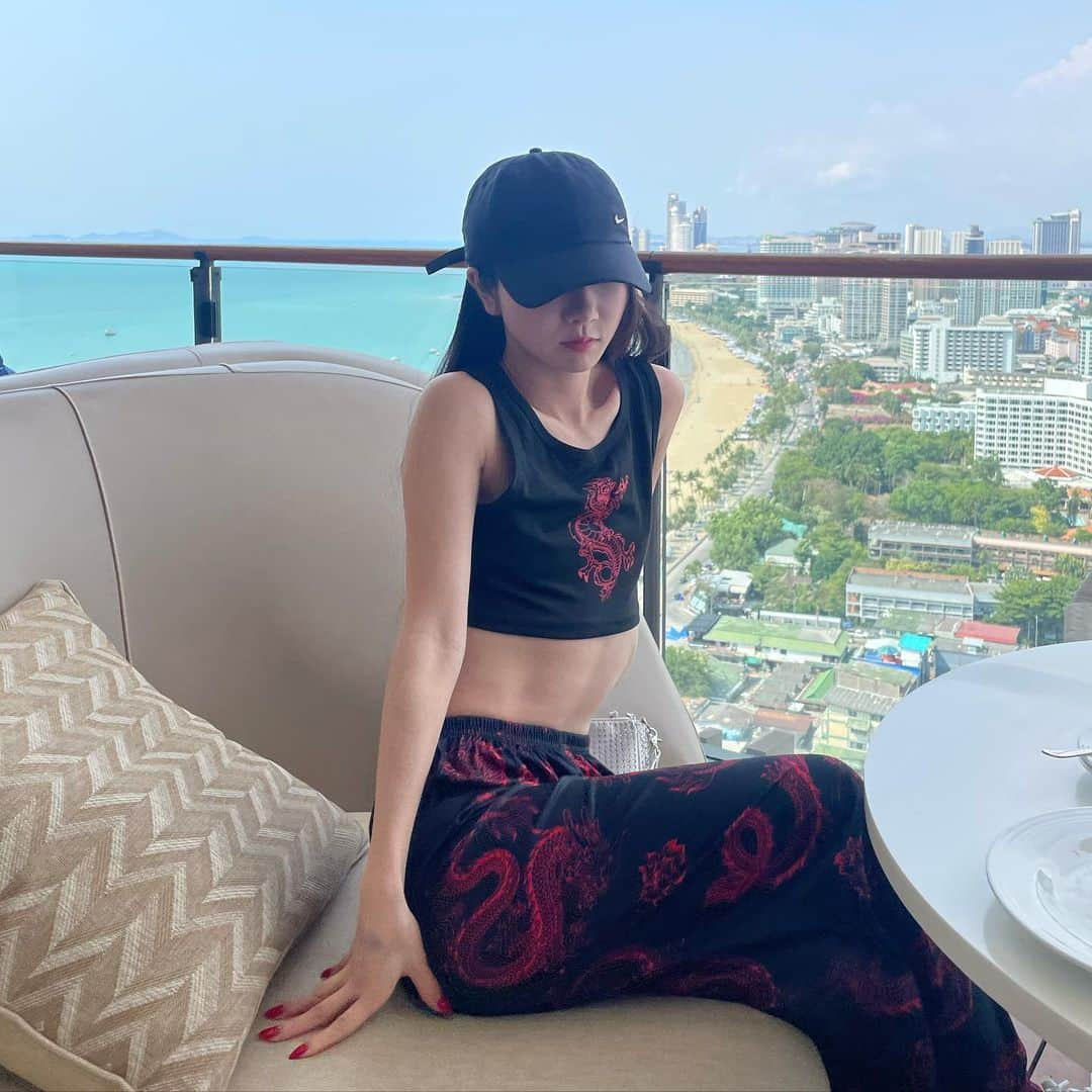 熊野あゆ（澄川鮎）のインスタグラム：「🏝🐉🌊 . . . #pattaya #thailand #love #travel」