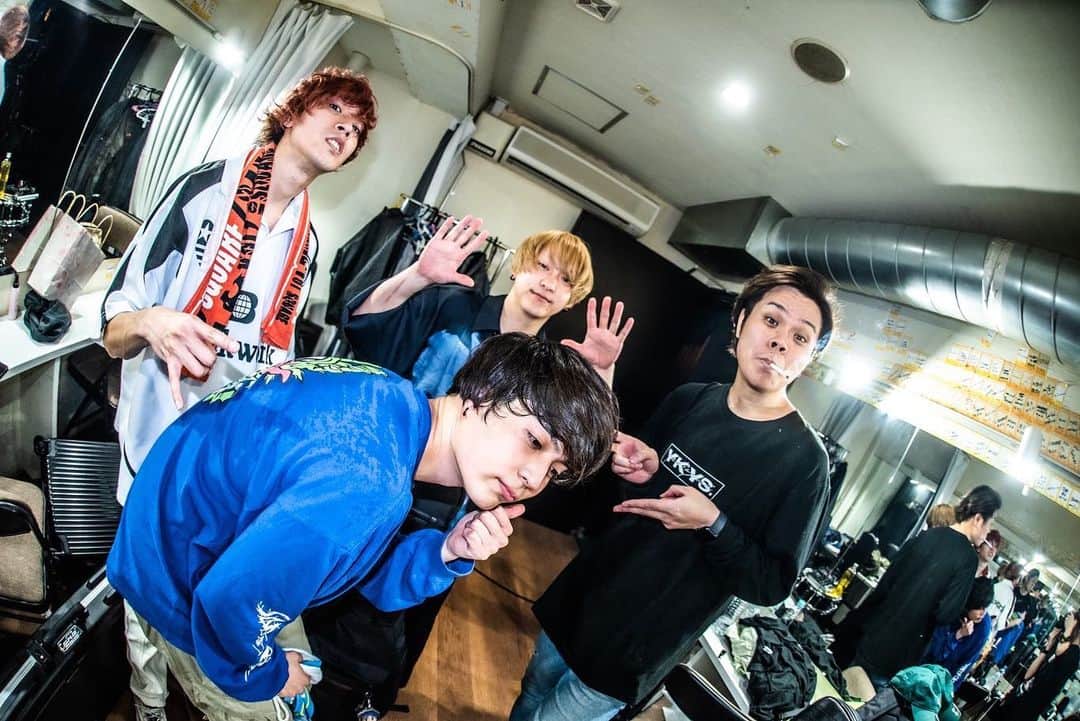 VOI SQUARE CATさんのインスタグラム写真 - (VOI SQUARE CATInstagram)「2023.4.1 大阪 アメリカ村BEYOND CHASED presents ｢TERRA COMBAT｣  #セトリ 1.フルボリューム 2.有名人になりたくて 3.冷炎 4.bravery 5.ネコカブリダンス 6.DIVE  photo by @lyyyyycoris761   #voisquarecat #ぼいすく#バンド #音楽 #ベース #ベースボーカル #ロック #ロックバンド #ライブバンド #ライブ #音楽 #music #rock #大阪 #アメリカ村 #BEYOND #CHASED #ライブ写真 #邦ロック」4月6日 21時34分 - voisquarecat
