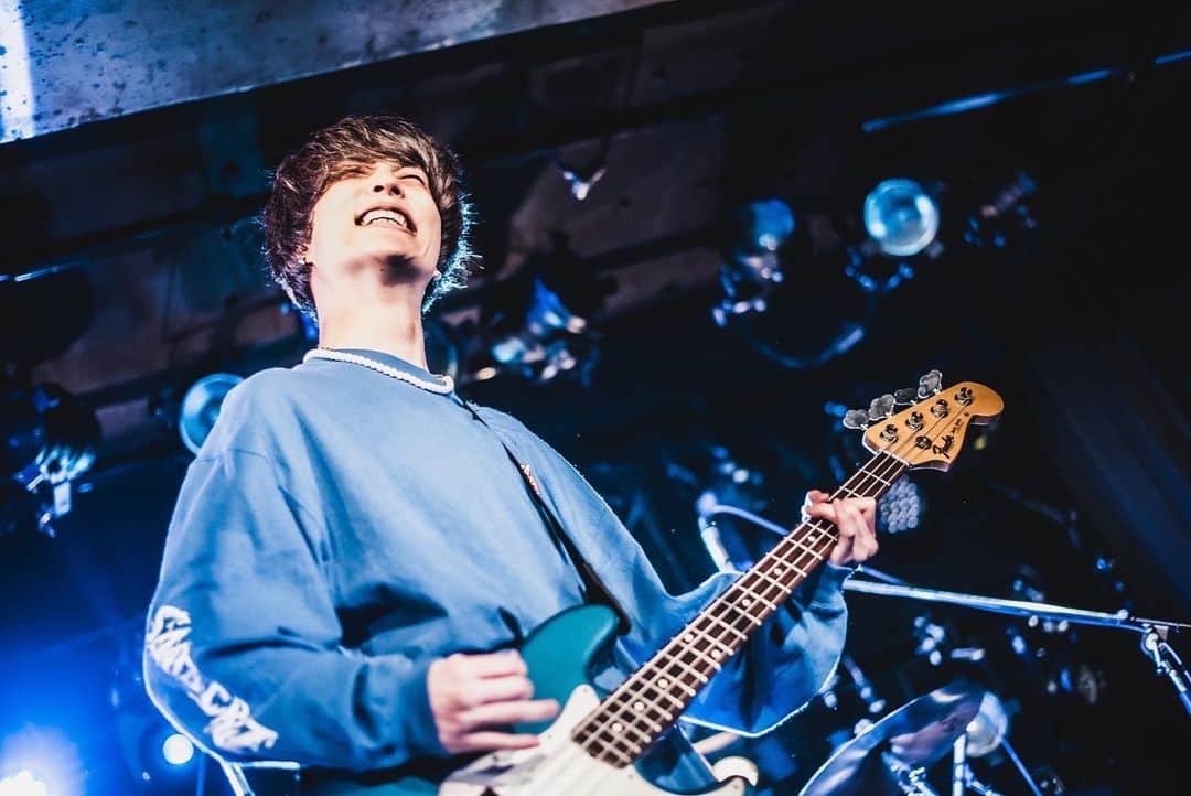 VOI SQUARE CATさんのインスタグラム写真 - (VOI SQUARE CATInstagram)「2023.4.1 大阪 アメリカ村BEYOND CHASED presents ｢TERRA COMBAT｣  #セトリ 1.フルボリューム 2.有名人になりたくて 3.冷炎 4.bravery 5.ネコカブリダンス 6.DIVE  photo by @lyyyyycoris761   #voisquarecat #ぼいすく#バンド #音楽 #ベース #ベースボーカル #ロック #ロックバンド #ライブバンド #ライブ #音楽 #music #rock #大阪 #アメリカ村 #BEYOND #CHASED #ライブ写真 #邦ロック」4月6日 21時34分 - voisquarecat