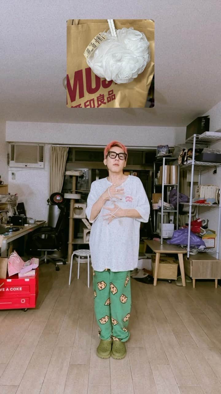 林東進のインスタグラム：「簡單啦！無印良品給我錢😘🫰🏻」