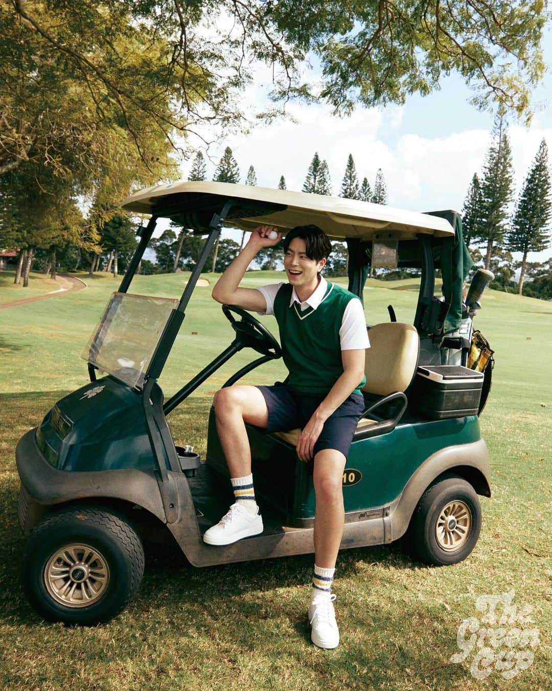 ホン・ジョンヒョンのインスタグラム：「@thegreencup.official  #TGCmag 5호에서 만나요.🏌🏻」