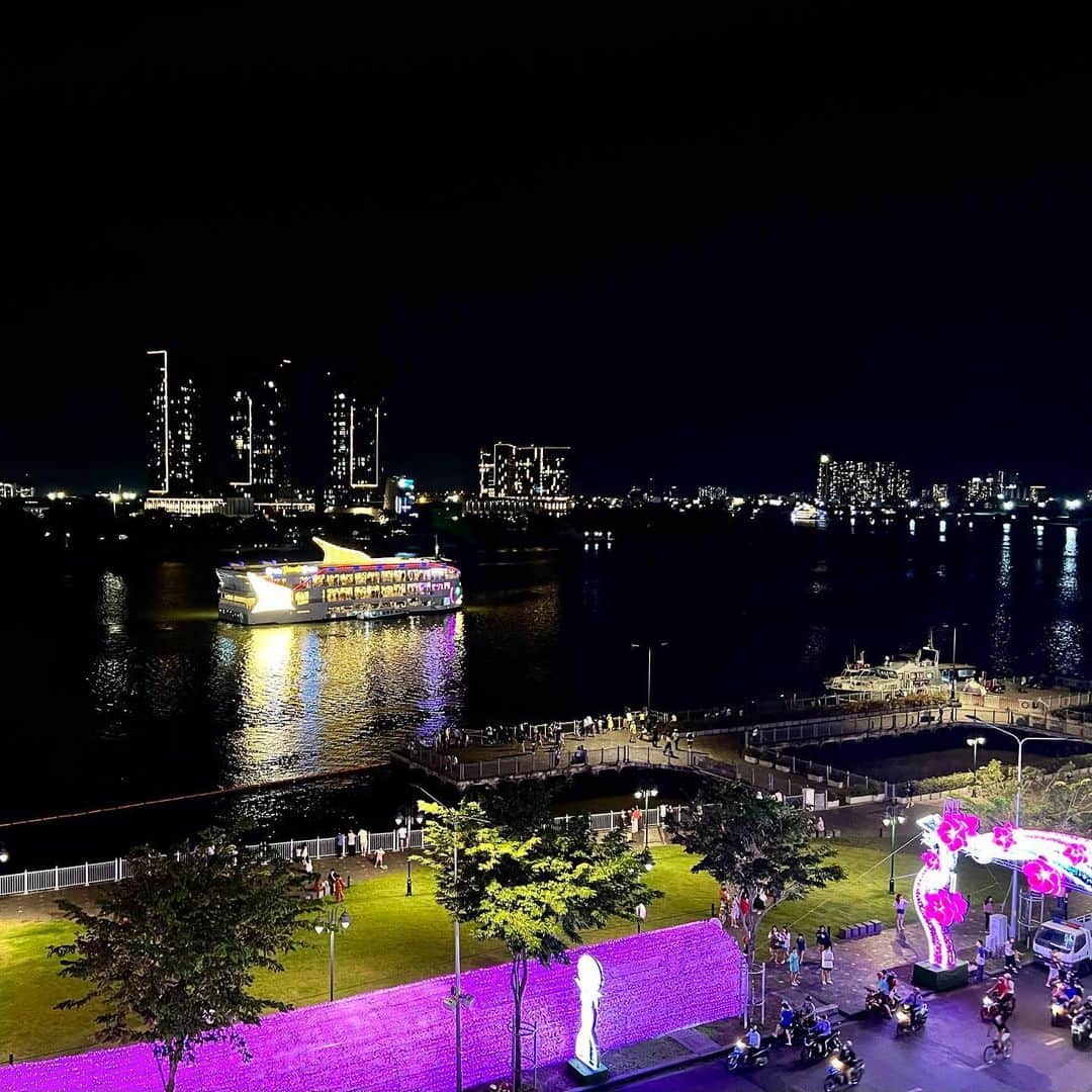 のインスタグラム：「ホーチミンの夜、クラフトビール美味しい。  胡志明市的夜晚，啤酒很好喝。  호치민의 밤에는 수제 맥주가 맛있습니다.  Craft beer is delicious at night in Ho Chi Minh City.  La cerveza artesanal es deliciosa por la noche en Ciudad Ho Chi Minh.  #akhtravelogue」