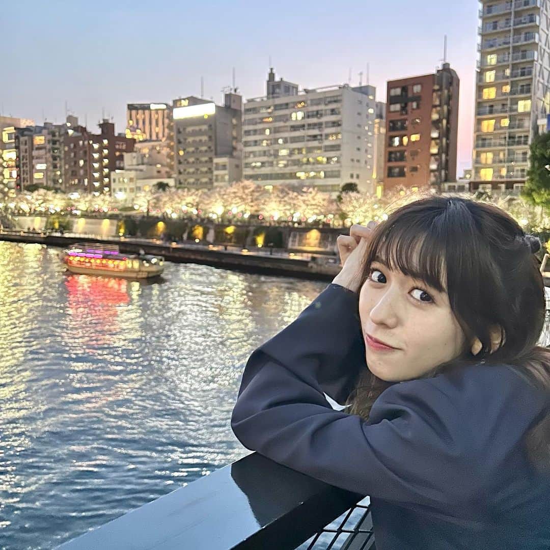 小泉遥香のインスタグラム：「￤ 𝓐 𝓰𝓸𝓸𝓭 𝓭𝓪𝔂...♡  綺麗な夜景で…🌃  #東京スカイツリー #スカイツリー #夜景 #浅草 #隅田川 #桜 #春 #デート #date #spring」