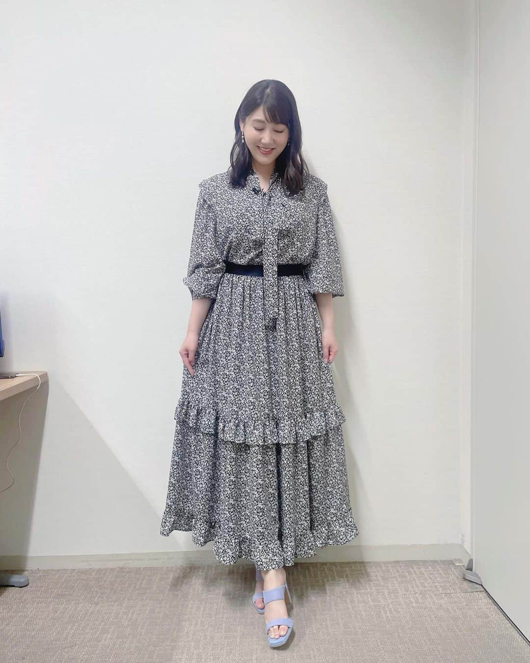 安めぐみさんのインスタグラム写真 - (安めぐみInstagram)「今日のよじごじDaysで着た衣装です👗  ブラウス スカート @lois_crayon_official  サンダル @dianashoespress  #衣装 #👗 #ワンピース #よじごじdays  #今日もポカポカでしたね #皆さんお疲れ様でした☺️」4月6日 22時04分 - yasu_megumi_official