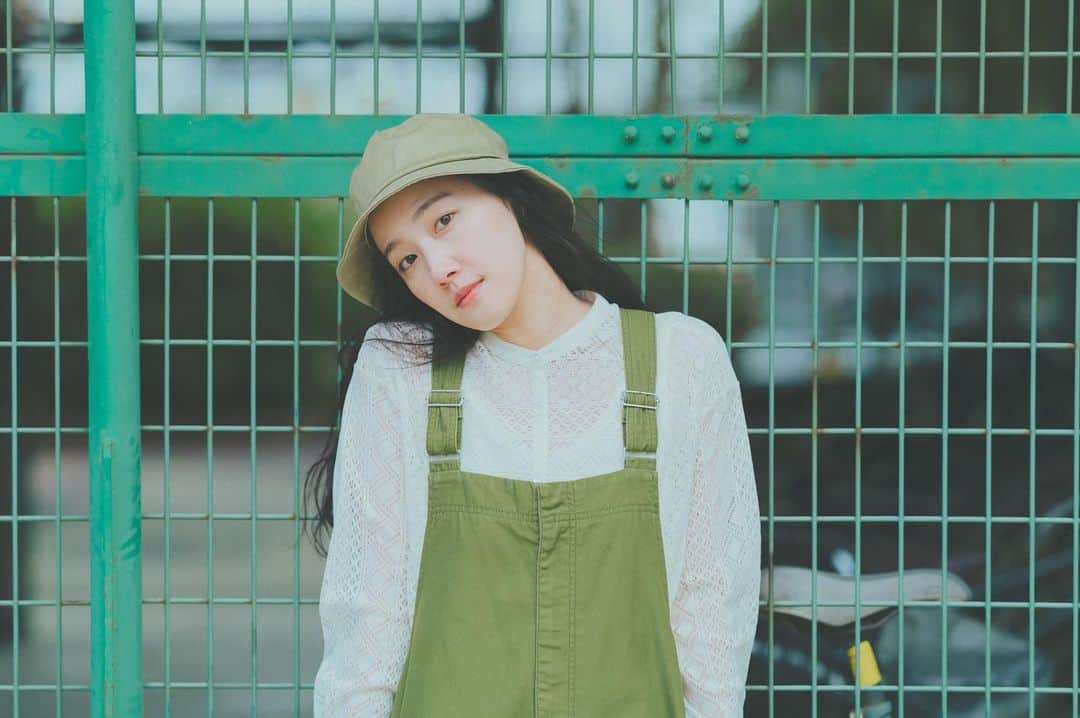 赤坂由梨のインスタグラム：「Like you 3月号の続き 🌱 @likeyou_felissimo   春の訪れを感じさせる草花の色を取り入れた お洋服たちを着せていただきました🌼 (鶯色→菜の花色→白鼠色→青藤色→若芽色)  ずっと出たかったライクユーさんの撮影、 とっても楽しかったです♡ありがとうございました！  Photo : Nobuki Kawaharazaki Styling: Kiwako Murakami Hair make: Taeko Matsumura Design: Satoshi Kondo / Ren Tamura Model: Yuri Akasaka」