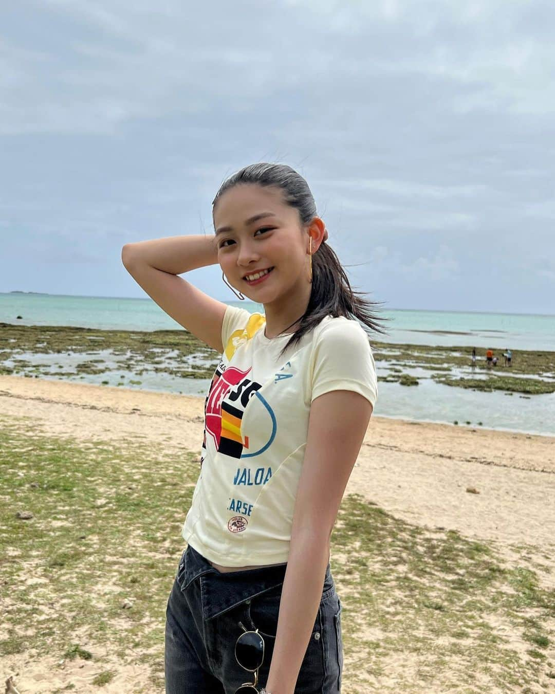 水戸由菜さんのインスタグラム写真 - (水戸由菜Instagram)「・ okinawa🌴  誕生日旅行でれんが沖縄連れてきてくれた！ 半袖でも暑い~！！ 海綺麗~🌊💙  tops: @diesel  bottom: @evris_official  shoes: @toryburch  sunglasses: @rayban    #沖縄   #okinawa」4月6日 22時09分 - yuna_3047