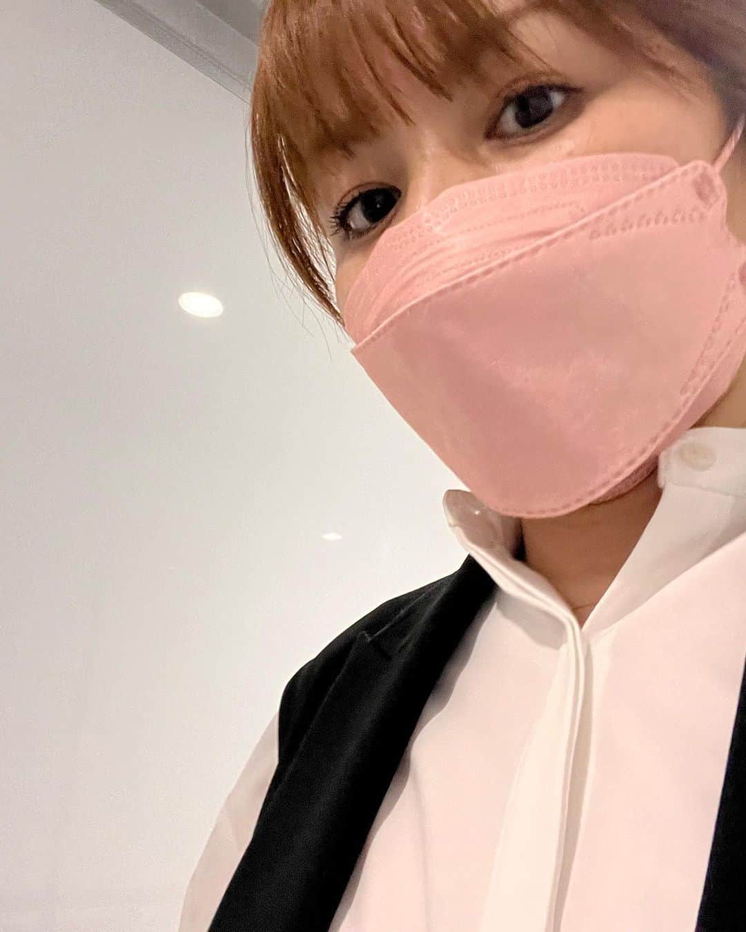 中澤裕子のインスタグラム：「⭐︎⭐︎  今日はひっさしぶりに 東京でお仕事でした！  日帰りスケジュール ありがとうございました。  脳内、フル回転。 全力疾走。  お声がけ頂き、 本当に感謝です。  まだ頭の中が興奮しているようで ライブ後の感じです🤣  詳細は 情報解禁されましたら お知らせさせてください✨  #仕事楽し #がんばろ自分」