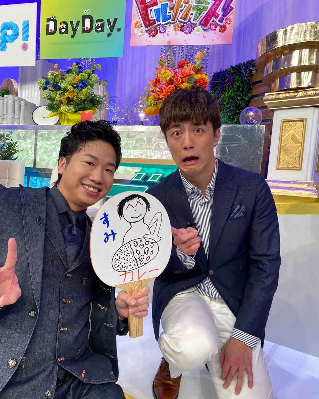 水谷隼さんのインスタグラム写真 - (水谷隼Instagram)「#日本テレビ #生デミー賞2023  ご覧いただきありがとうございました😊  #水谷画伯 の画伯っぷりに 梅澤アナもびっくり😳  #本人曰く #10年後に評価される絵らしい 🖼 #名画は時間が経ってから評価されるものですから…と　 #名画…？🤔 #迷画  #水谷隼   衣装： @confiance_suit  #CONFIANCE  #コンフィアンス」4月6日 22時33分 - jun.mizutani_staff