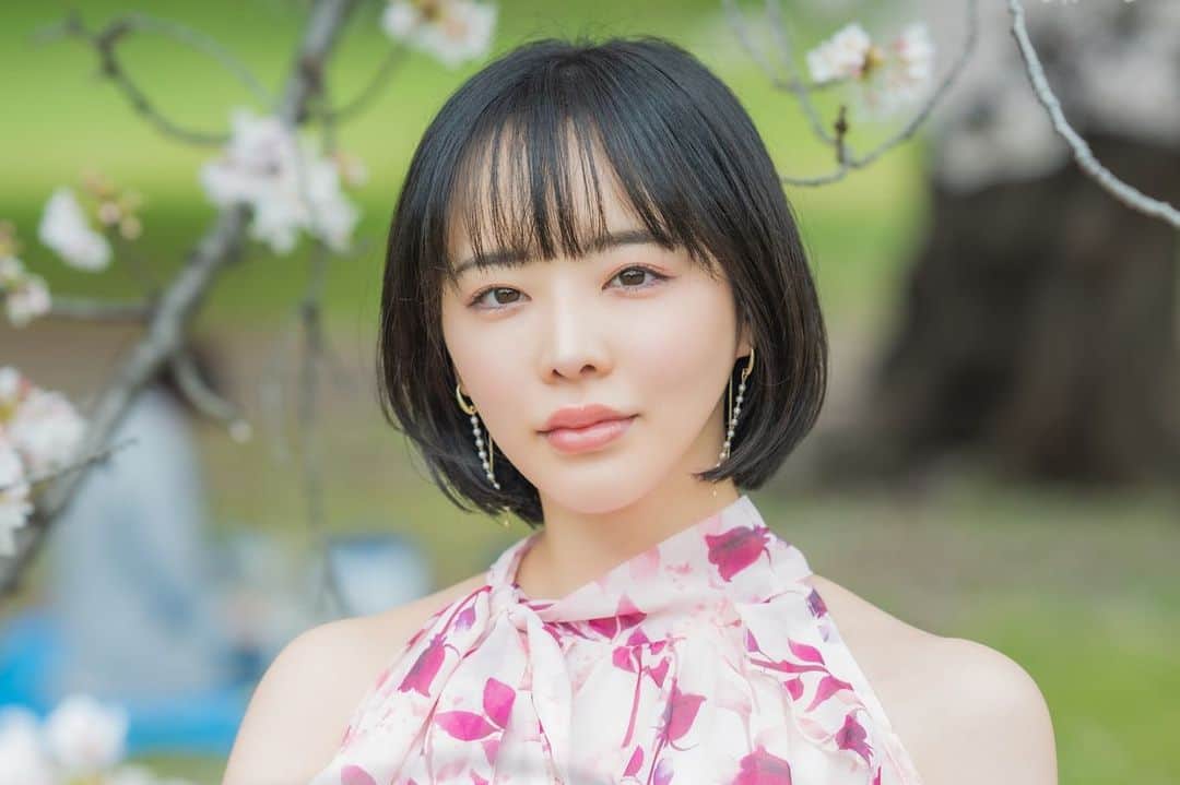 のインスタグラム：「真正面  #candid #candidphotography #candidphoto  #sexy #sexyphoto #snap #snapshot #offshoot  #お花見 #桜 #ポートレート #東京  #お花見コーデ #お花見スポット #お花見デート #お花見🌸  #桜 #さくら #cherryblossom #cherryblossoms #cherry」