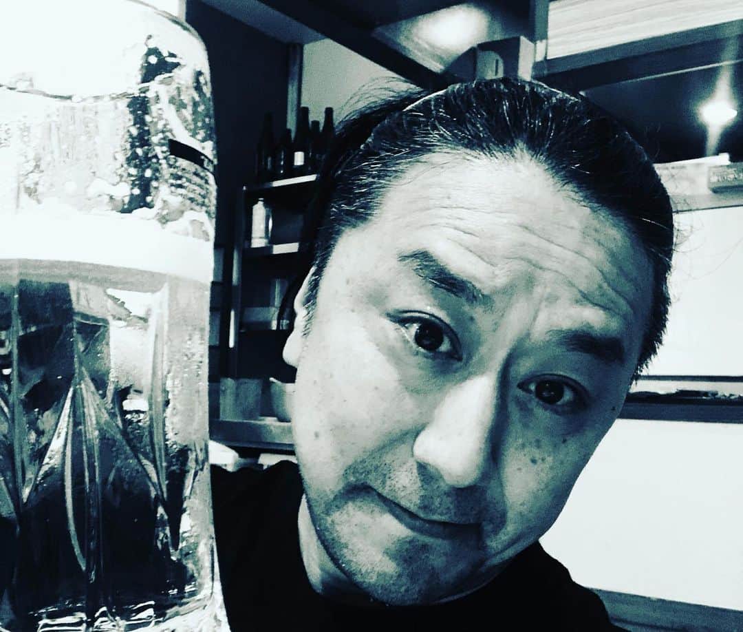 市川九團次 (4代目)さんのインスタグラム写真 - (市川九團次 (4代目)Instagram)「やべーこの居酒屋 とても好き❣️ あるよねーちょっとしたことで上がる笑 僕はこのうづらの煮付けに愉快な気持ちになりまして〜 それからは、次も次も美味しメニューに会いました❣️ いや〜うまかったなーー」4月6日 22時31分 - ichikawa_kudanji