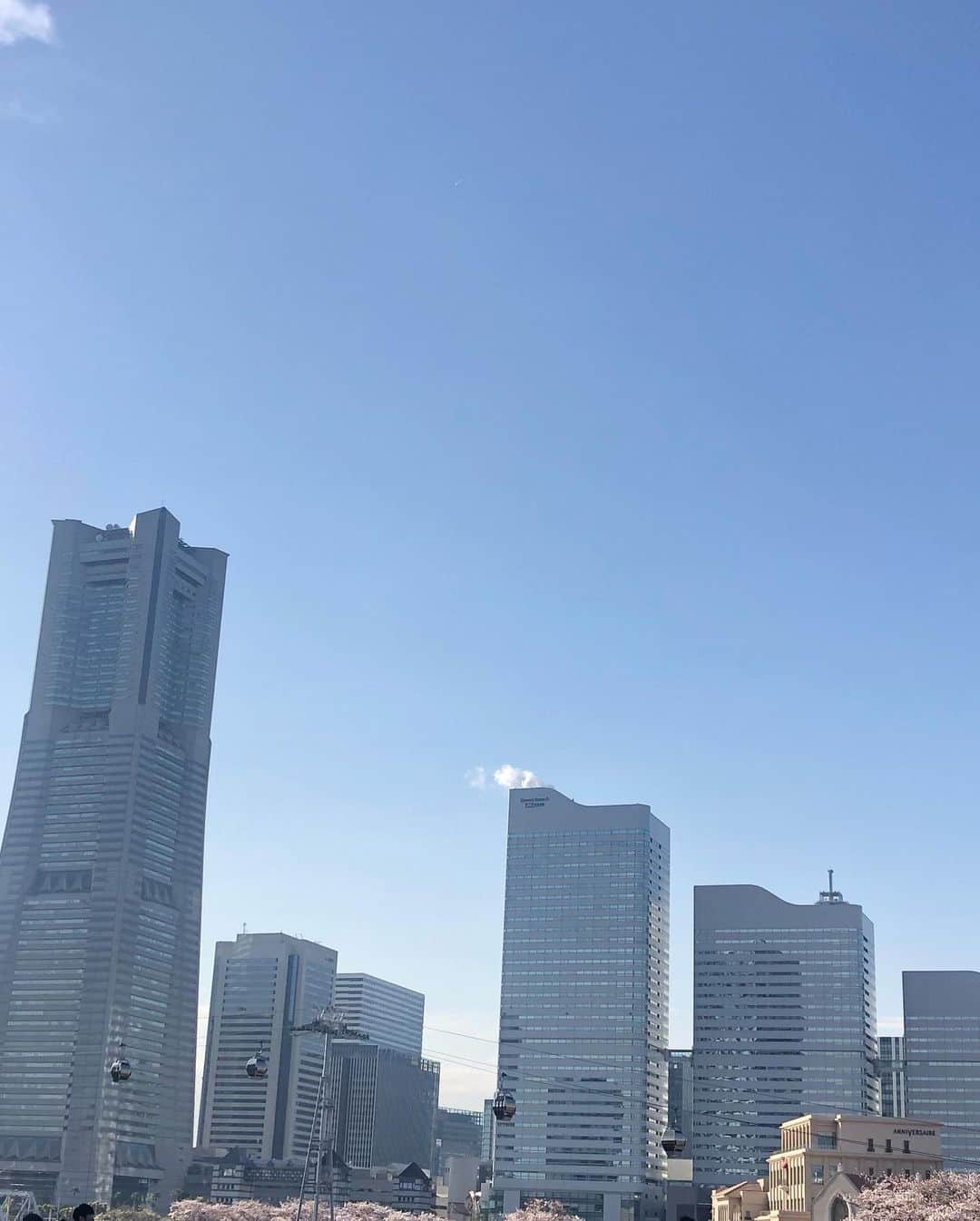 大村彩子さんのインスタグラム写真 - (大村彩子Instagram)「すんごい久しぶりに行った横浜。 懐かしいなぁ。 久しぶりすぎて色んな記憶がくるくると押し寄せてきた。 港町だなぁ。 今回は少しだけの滞在でしたが、またちょこちょこゆっくり来たいなぁ🚢  #横浜#馬車道#みなとみらい#赤レンガ#yokohama#spring」4月6日 22時41分 - ayako_omura
