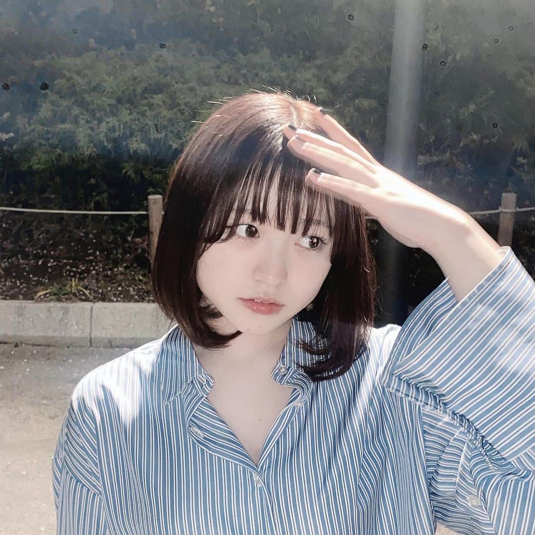 のインスタグラム：「地元の子達と公園でダラダラ過ごすのがいっちばん楽で楽しいの👊🏻💕  4枚目のひまには翼が生えてます🌸」